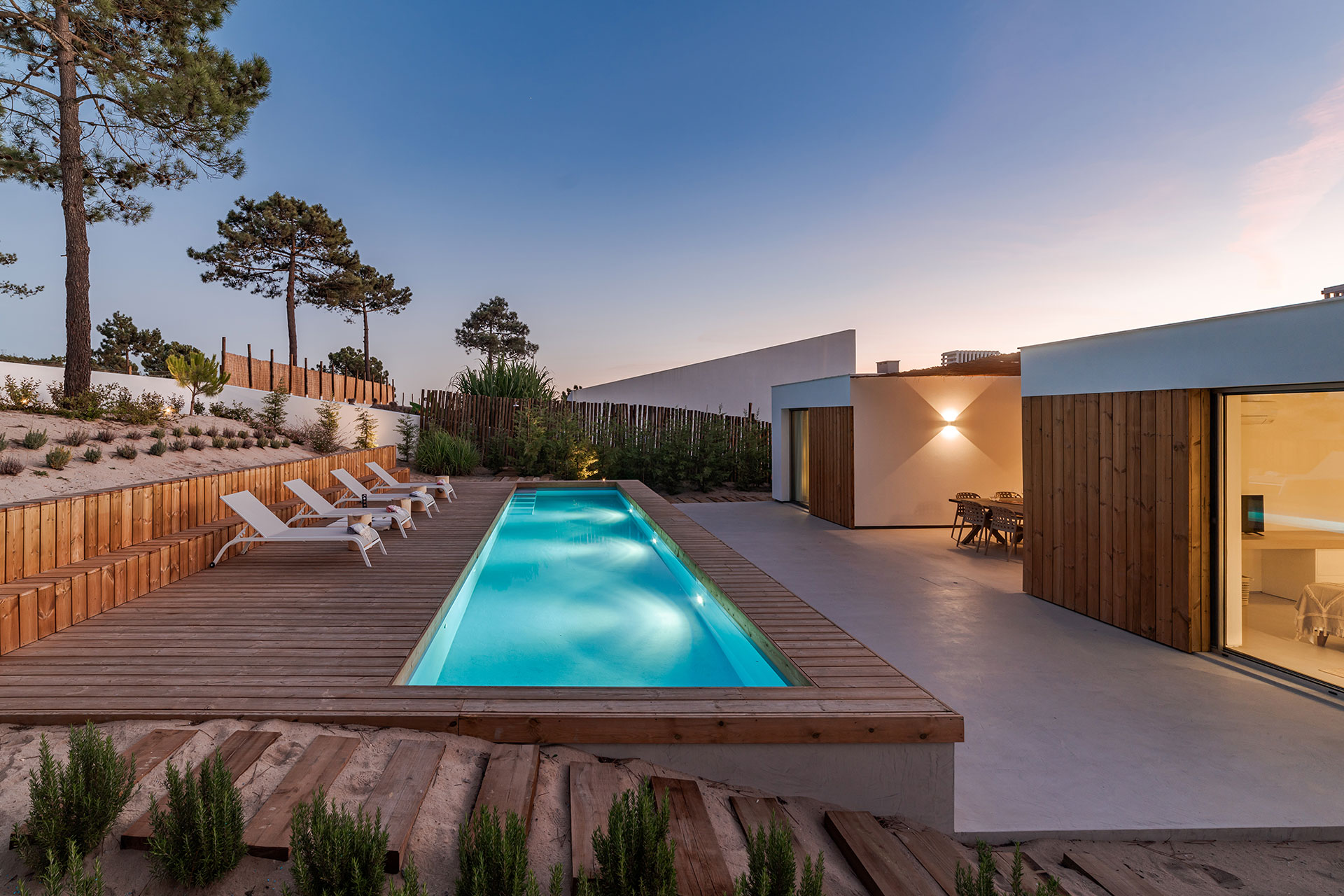 casa-da-palicada_villa_setubal-portugal_exterior-night.jpg