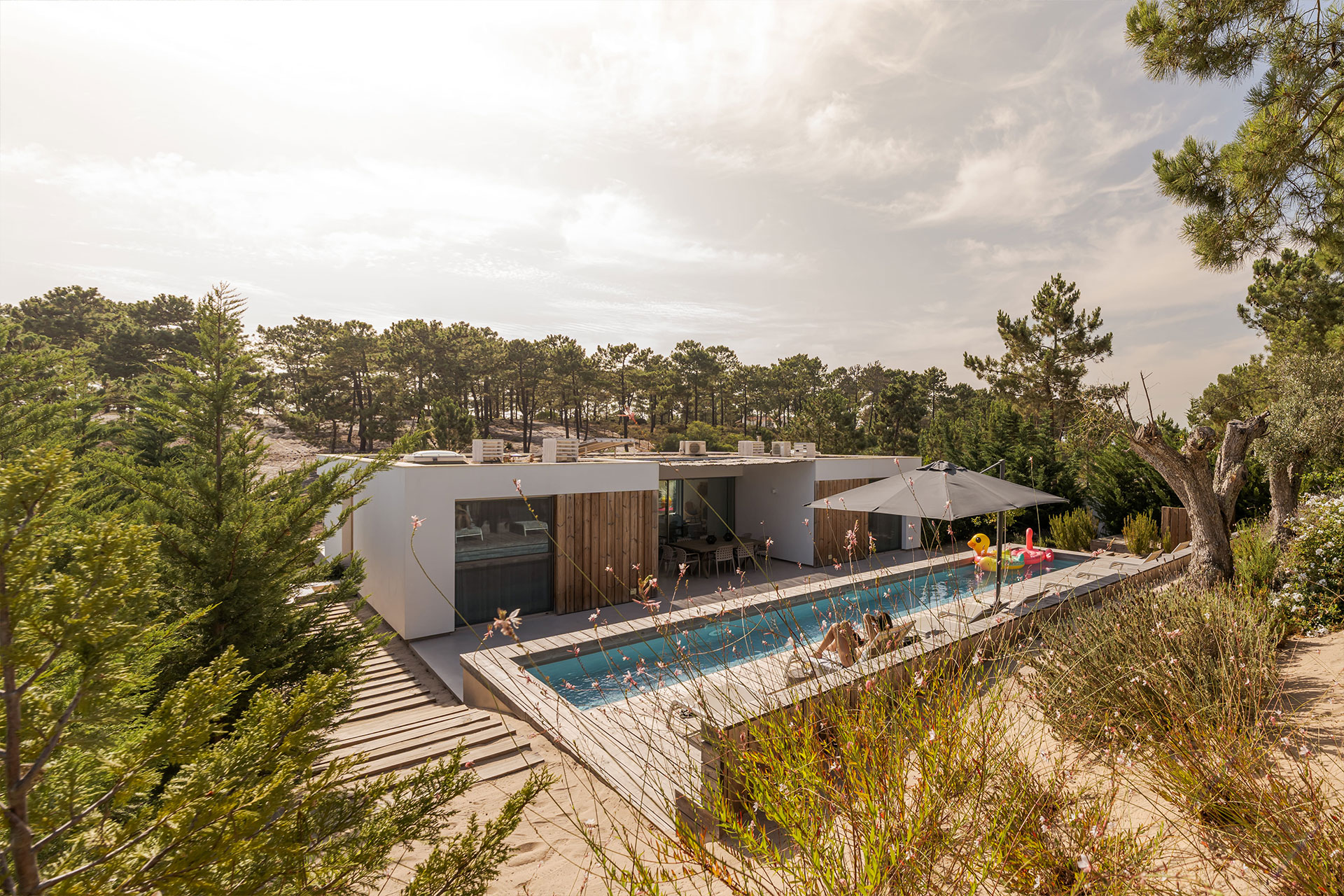 casa-da-palicada_villa_setubal-portugal_exterior-pool-view.jpg