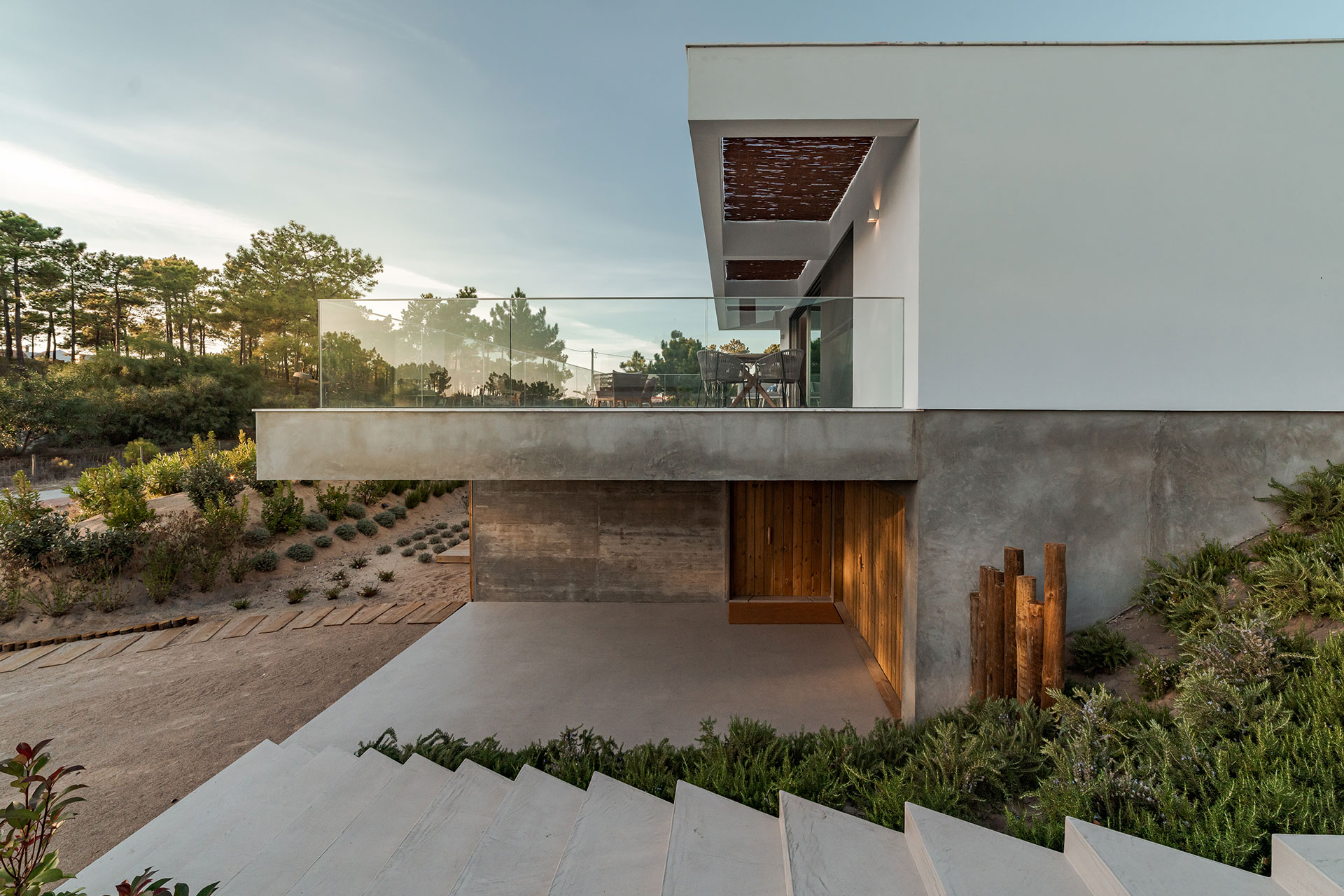casa-da-palicada_villa_setubal-portugal_exterior-terrace-design.jpg