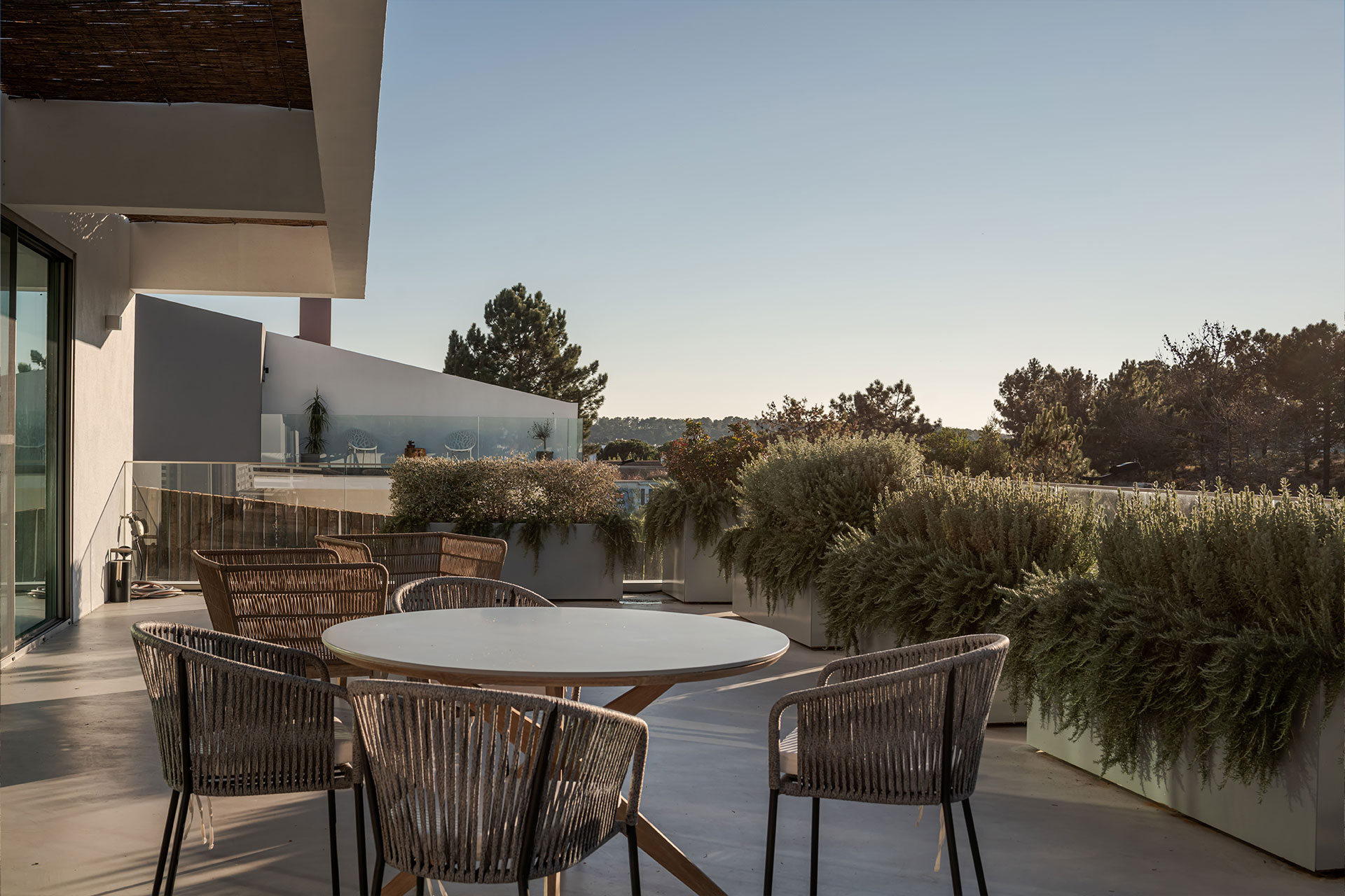 casa-da-palicada_villa_setubal-portugal_exterior-terrace-table.jpg