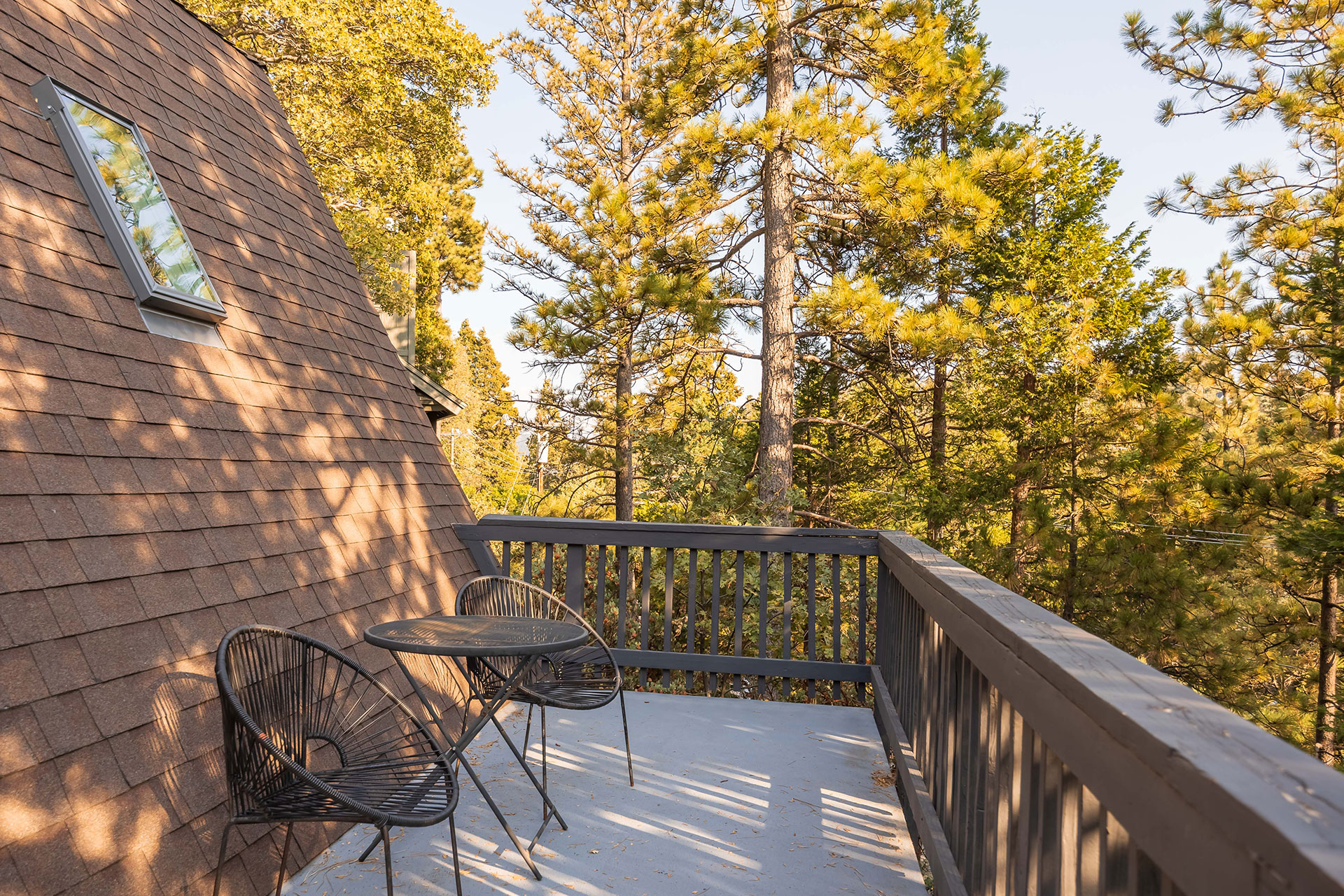 canyon-pines-a-frame_aframe_california-usa_exterior-balcony.jpg