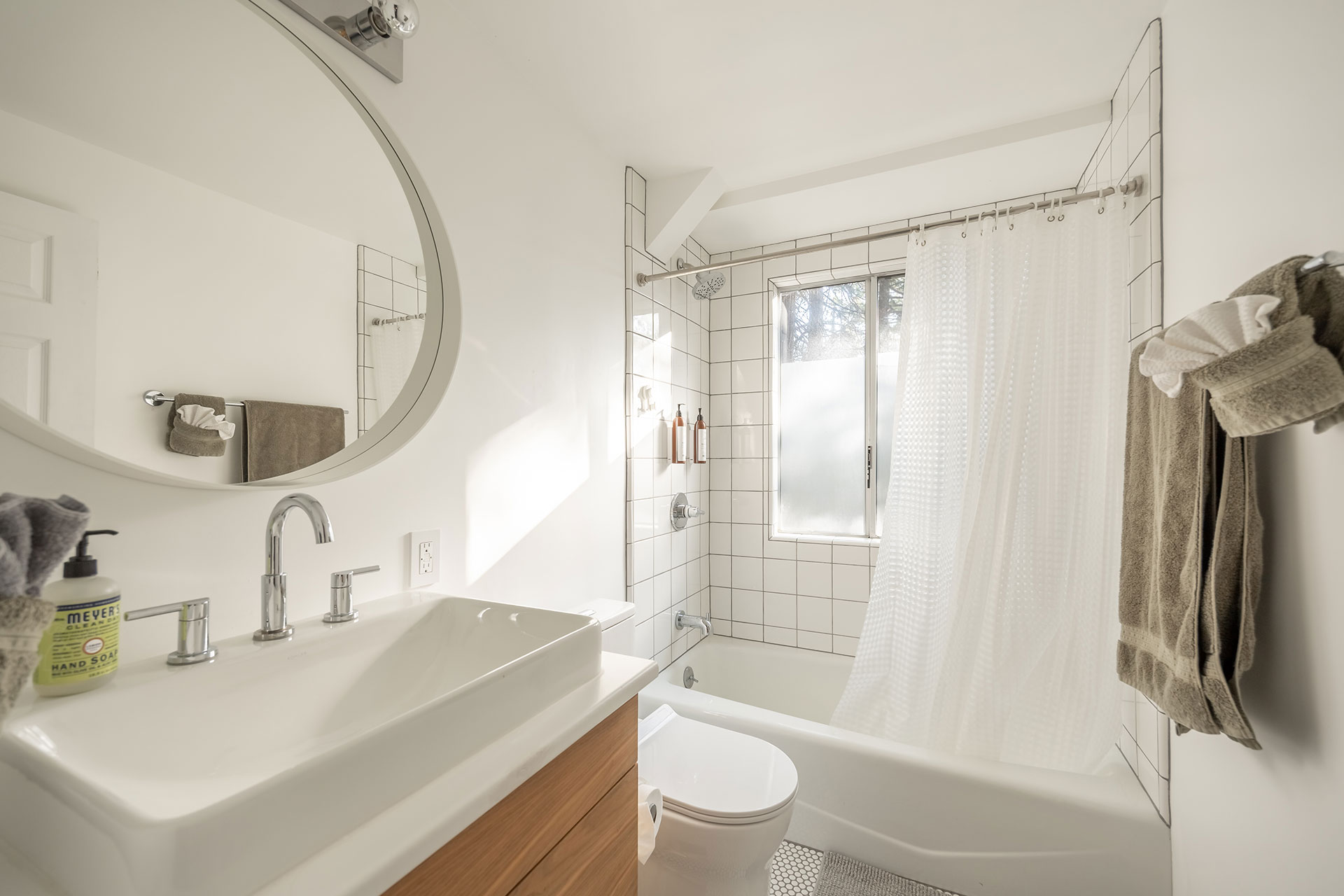 canyon-pines-a-frame_aframe_california-usa_interior-bathroom.jpg