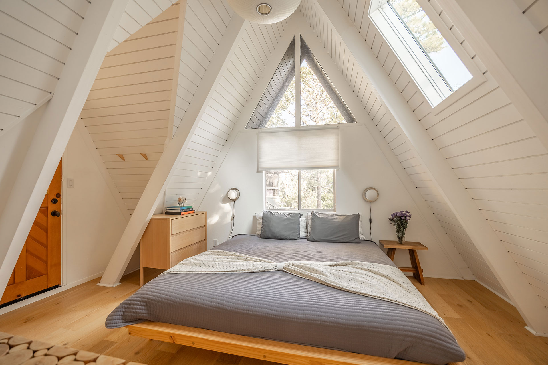 canyon-pines-a-frame_aframe_california-usa_interior-bed.jpg