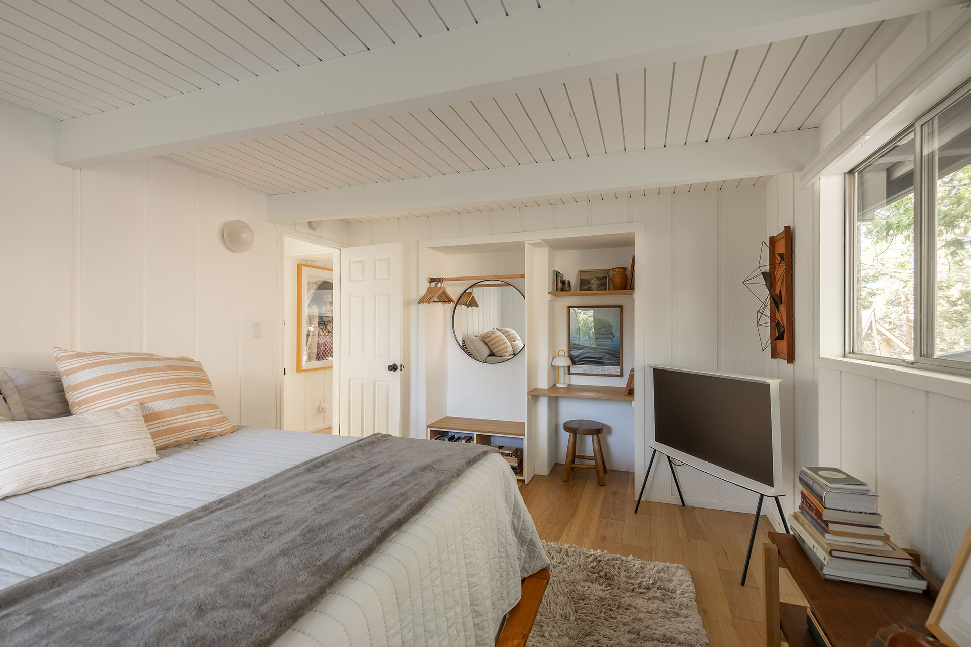 canyon-pines-a-frame_aframe_california-usa_interior-bed-room-space.jpg