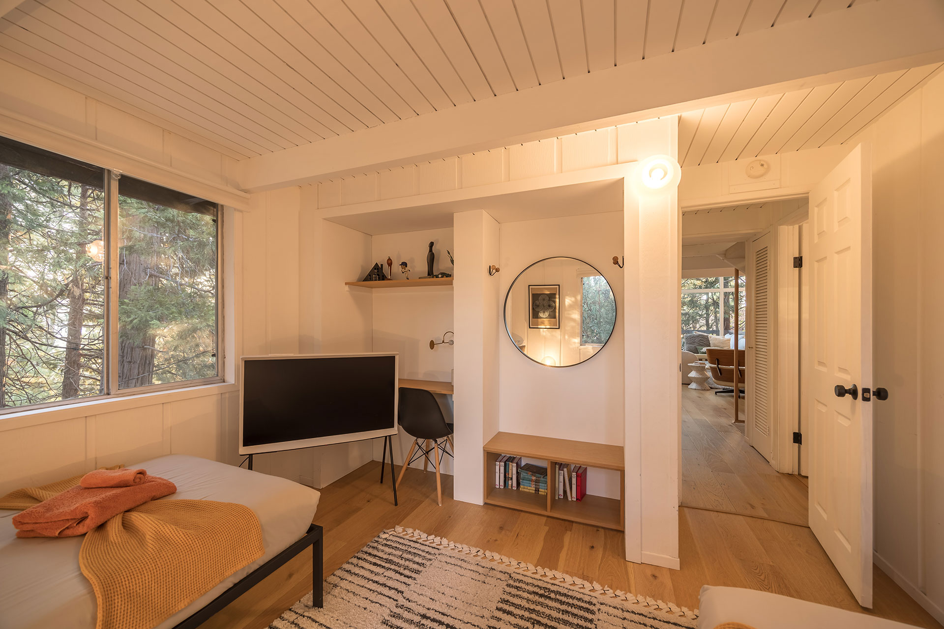 canyon-pines-a-frame_aframe_california-usa_interior-bedroom-night.jpg