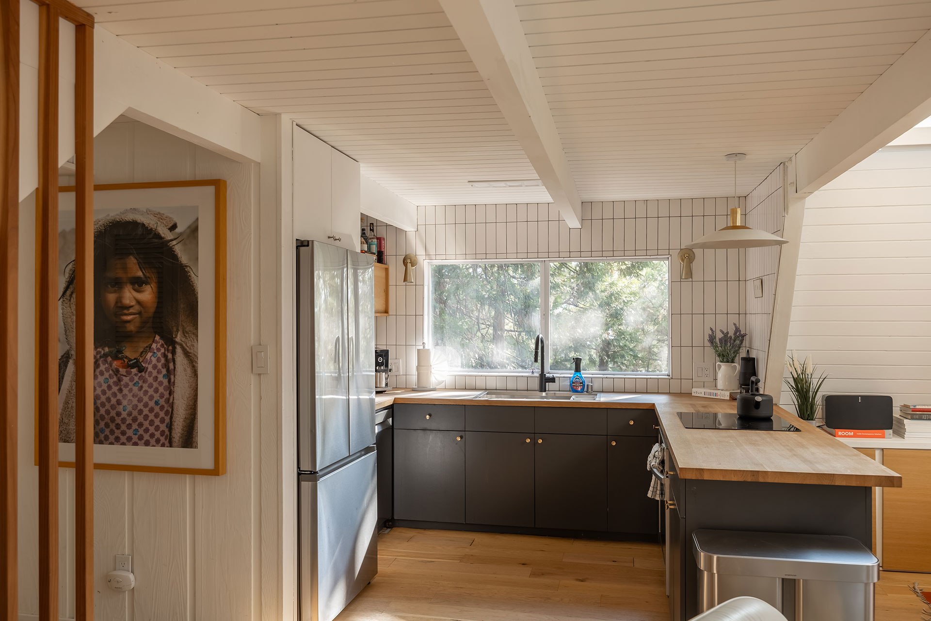 canyon-pines-a-frame_aframe_california-usa_interior-kitchen.jpg