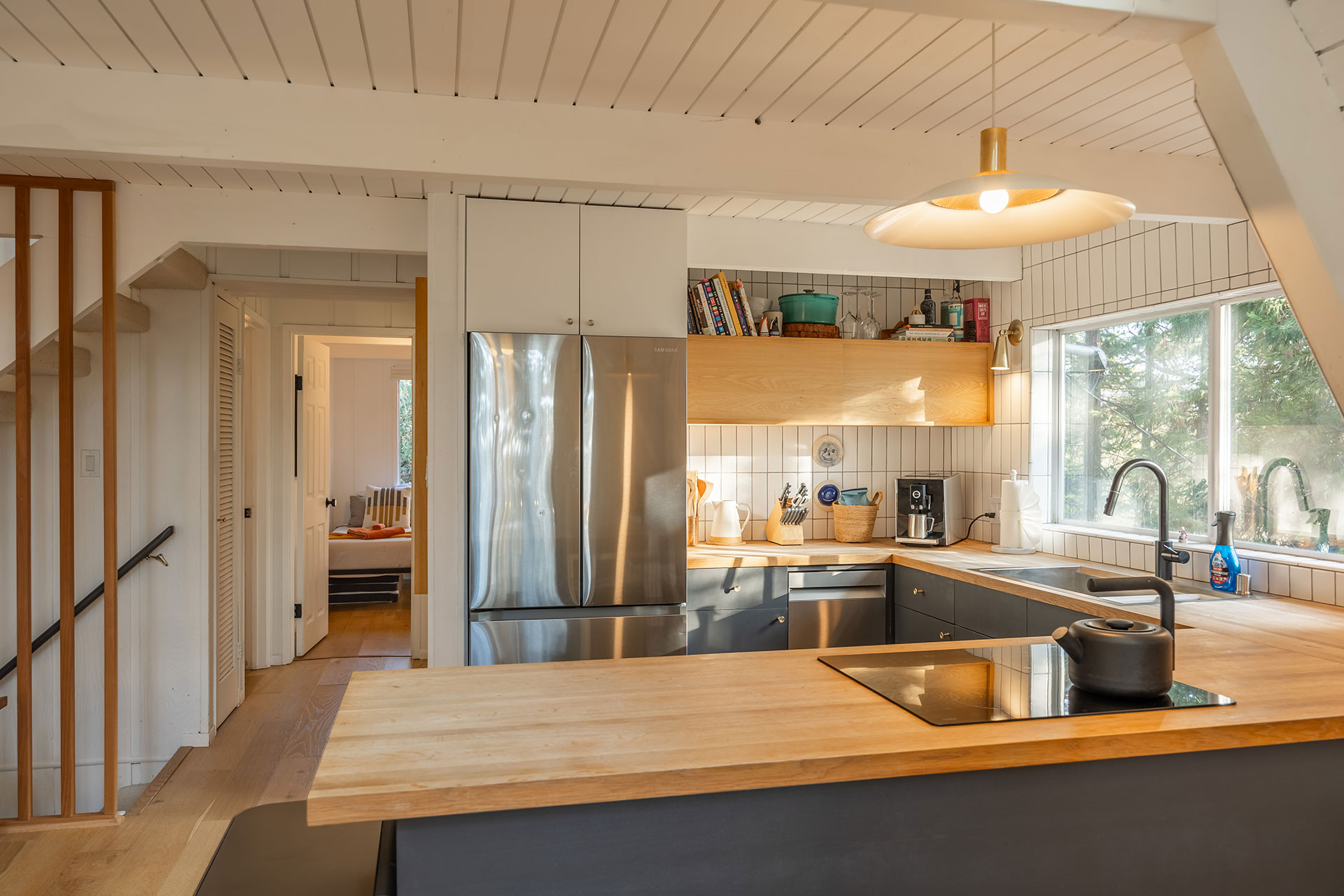 canyon-pines-a-frame_aframe_california-usa_interior-kitchen-design.jpg