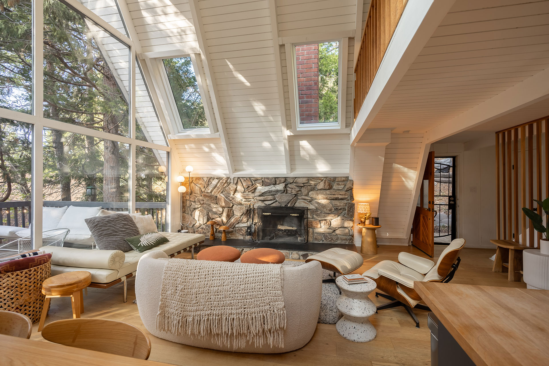 canyon-pines-a-frame_aframe_california-usa_interior-living-room.jpg