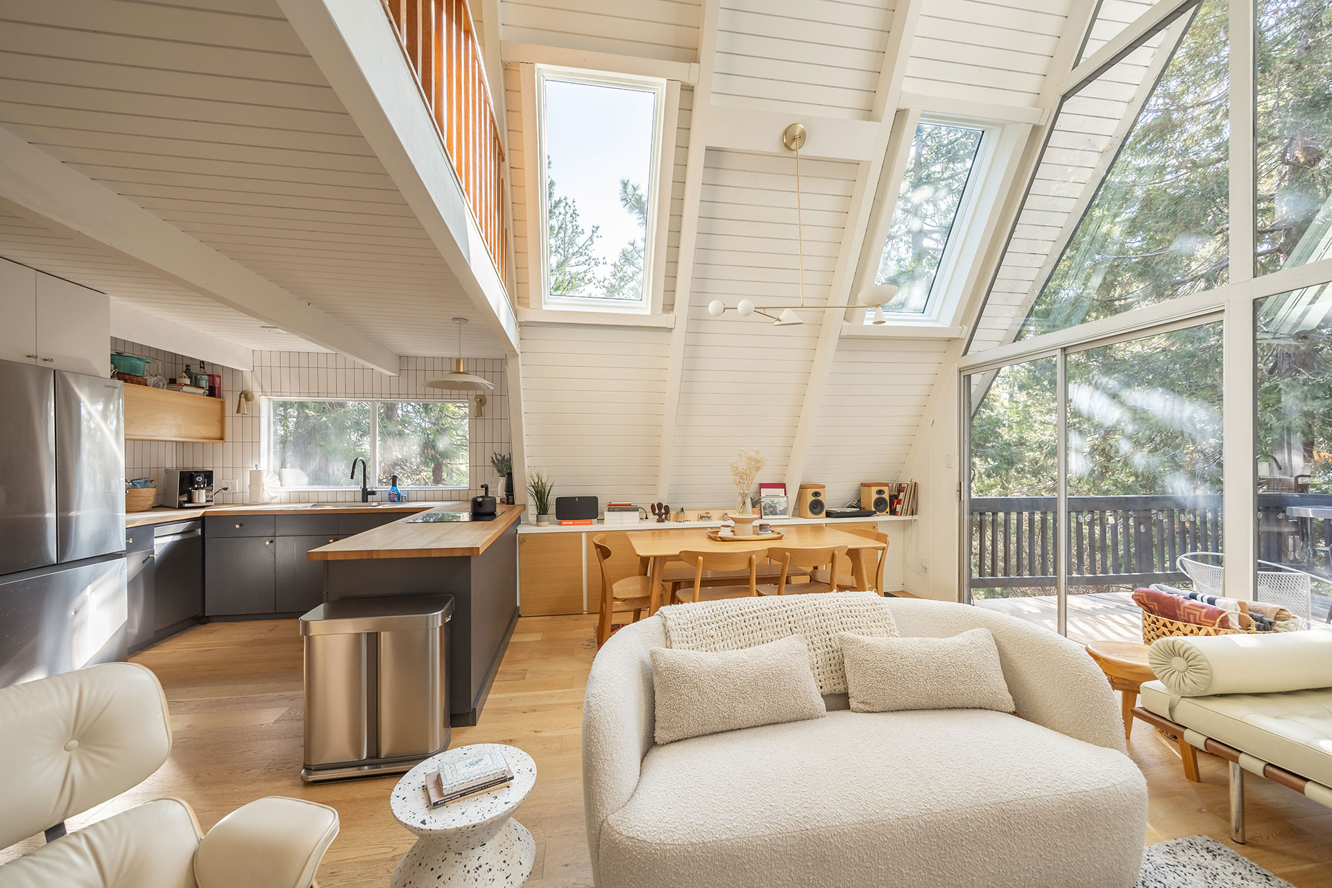 canyon-pines-a-frame_aframe_california-usa_interior-space.jpg