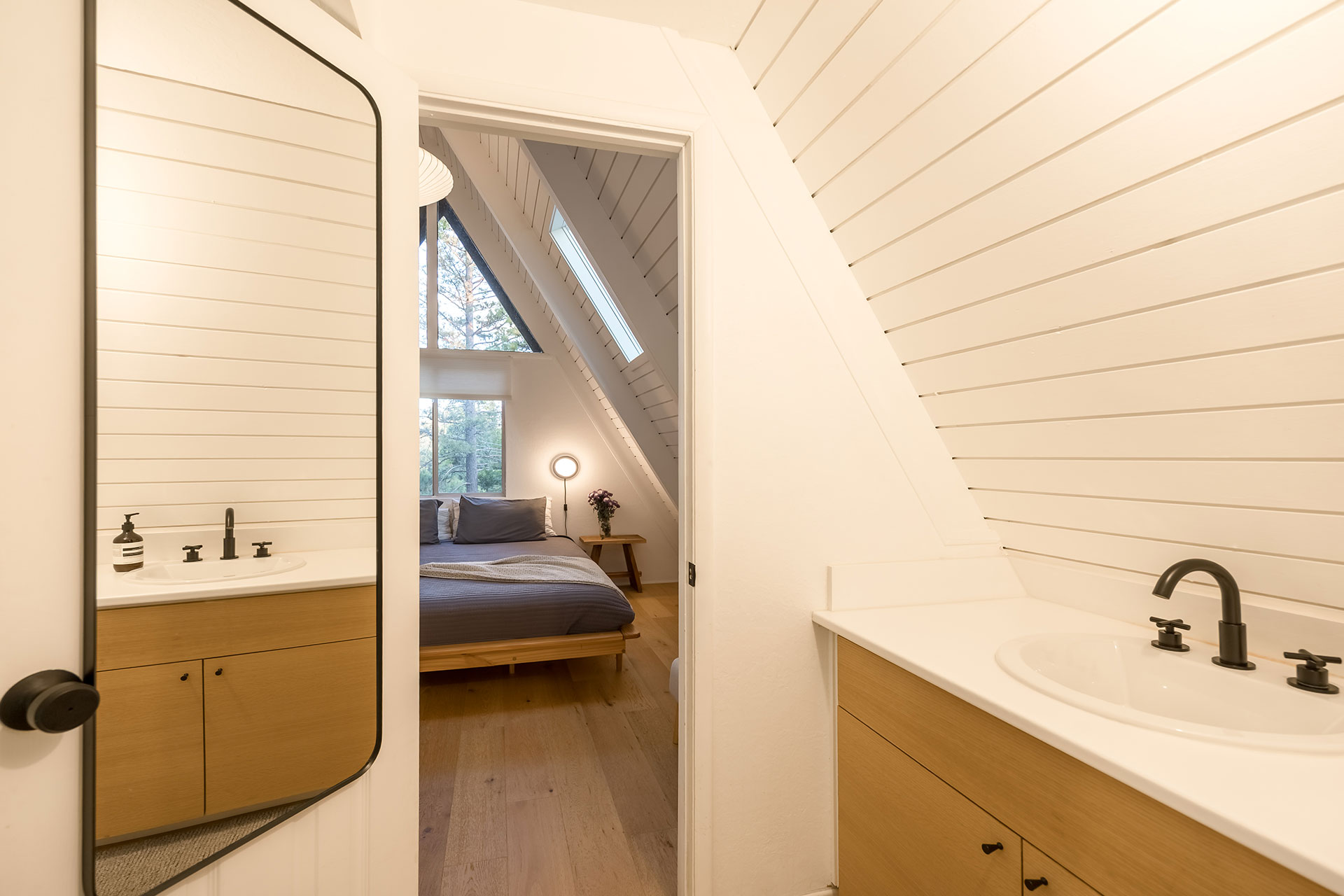canyon-pines-a-frame_aframe_california-usa_interior-space-bathroom.jpg