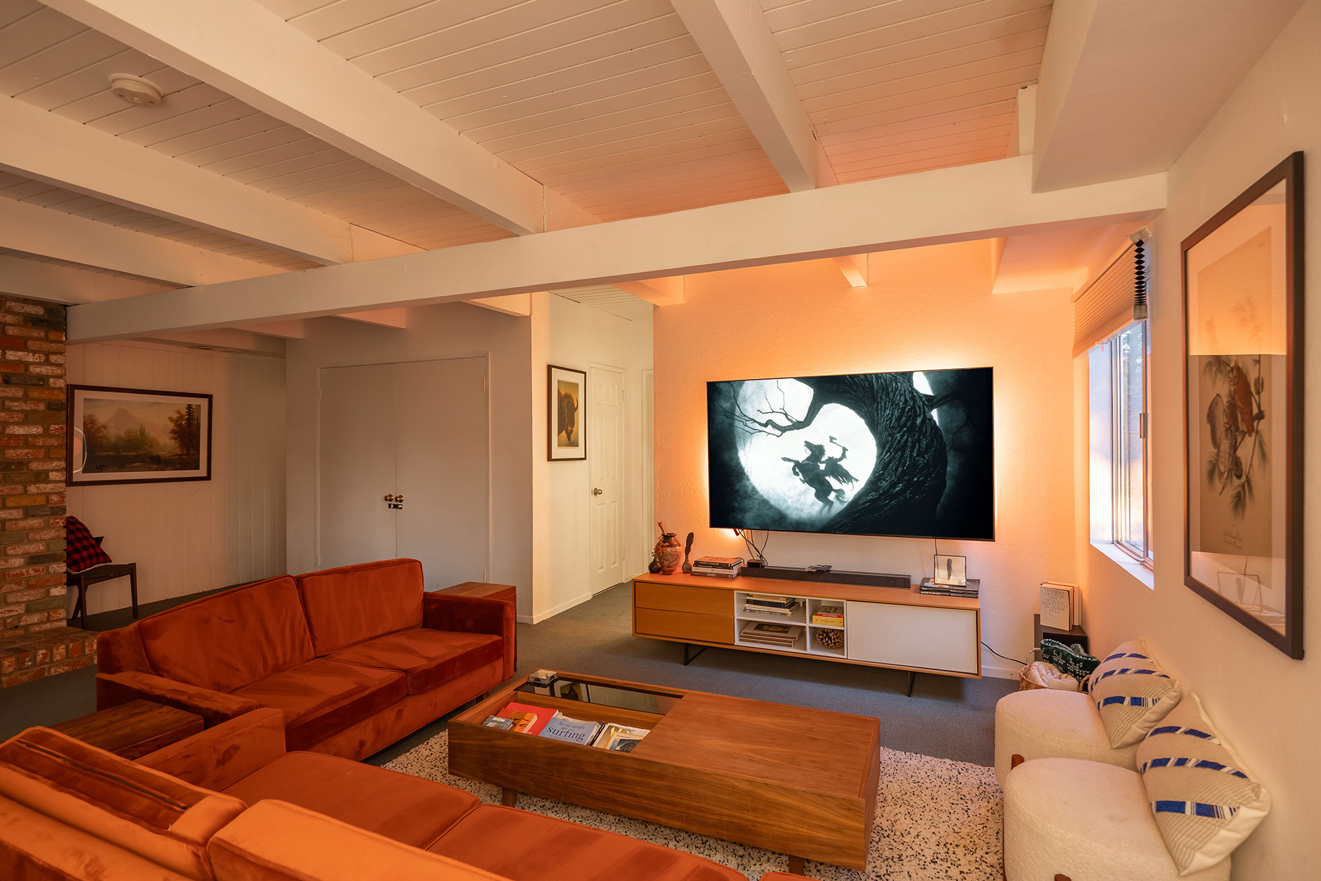 canyon-pines-a-frame_aframe_california-usa_interior-tv-room.jpg