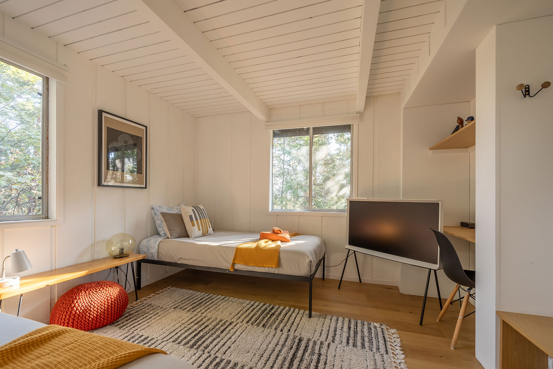 canyon-pines-a-frame_aframe_california-usa_interior-two-bed-room.jpg