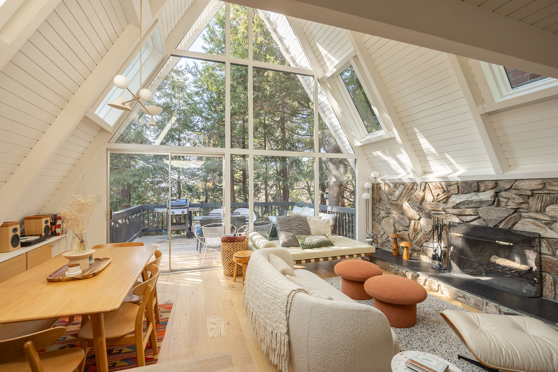 canyon-pines-a-frame_aframe_california-usa_interior-view.jpg