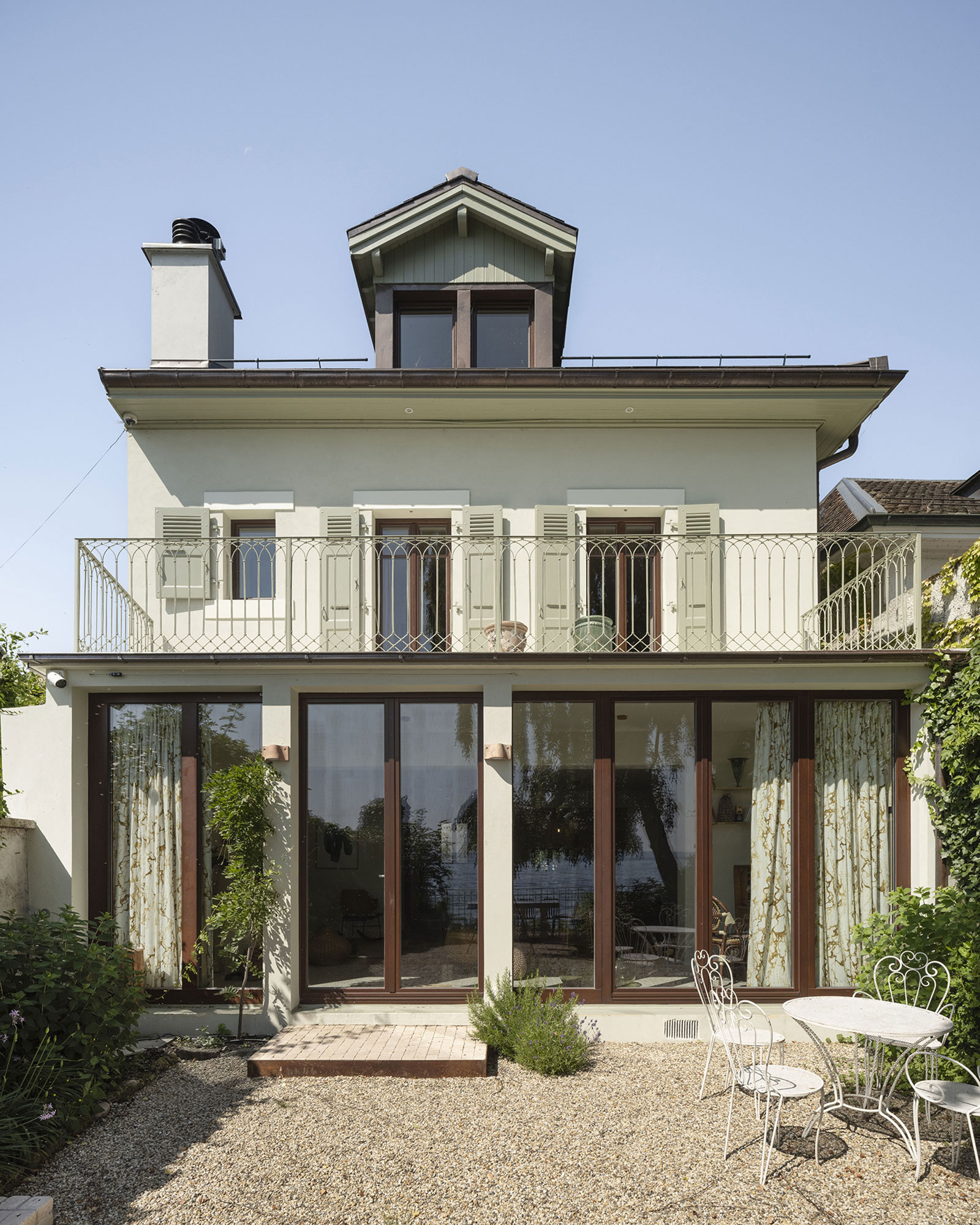 chez-rose_house_geneva-switzerland_exterior-design.jpg