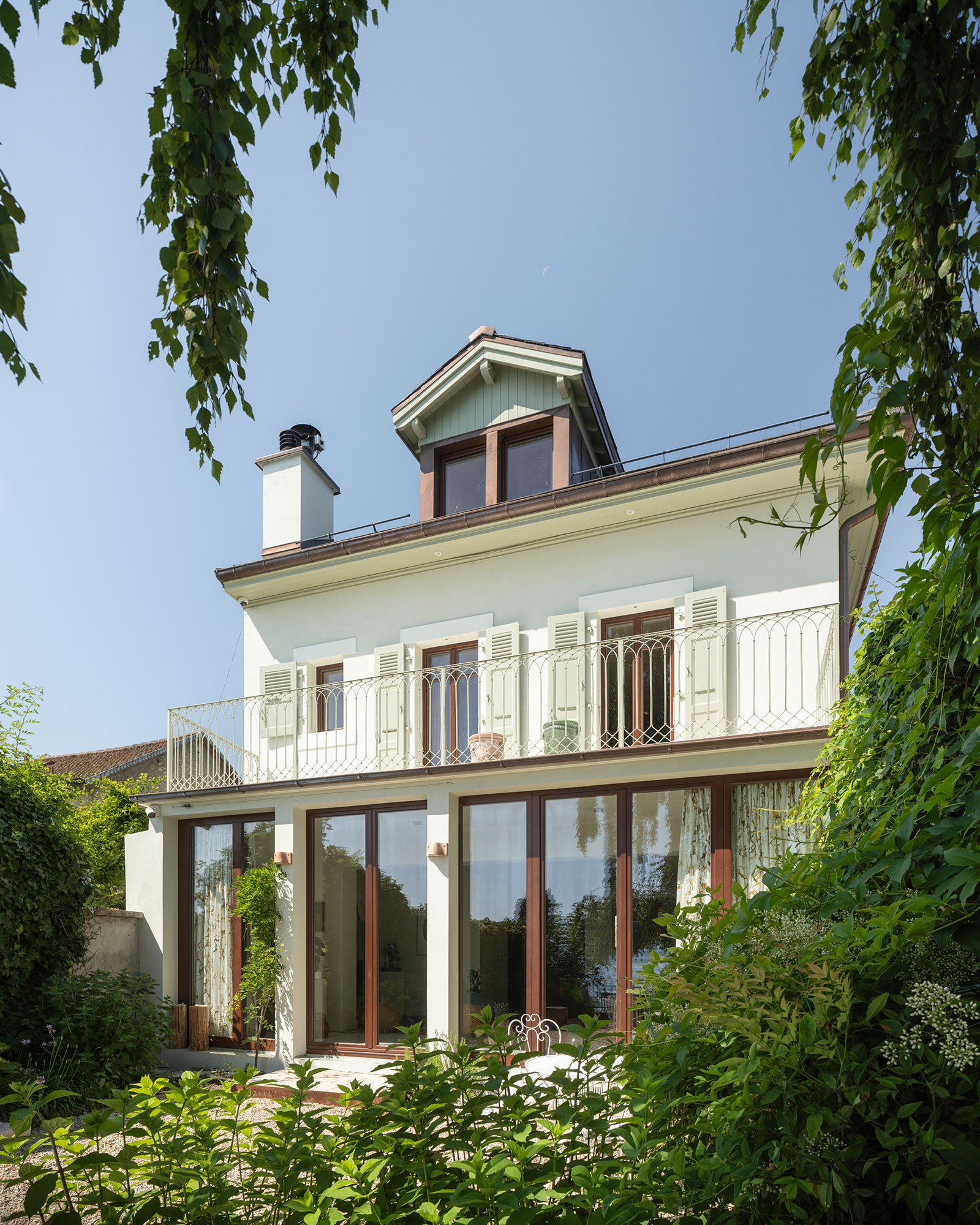 chez-rose_house_geneva-switzerland_exterior-facade-design.jpg