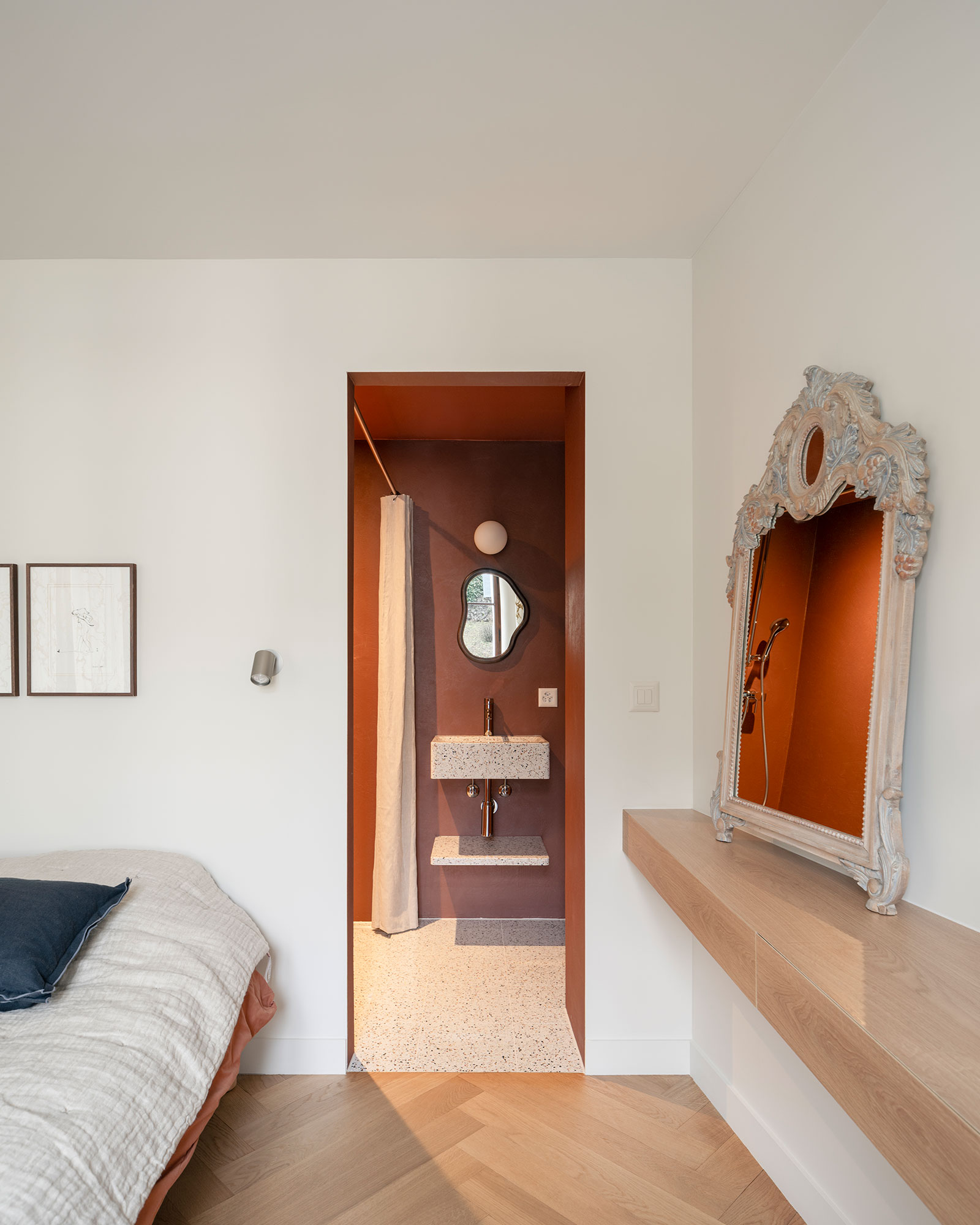 chez-rose_house_geneva-switzerland_interior-bedroom-detail.jpg