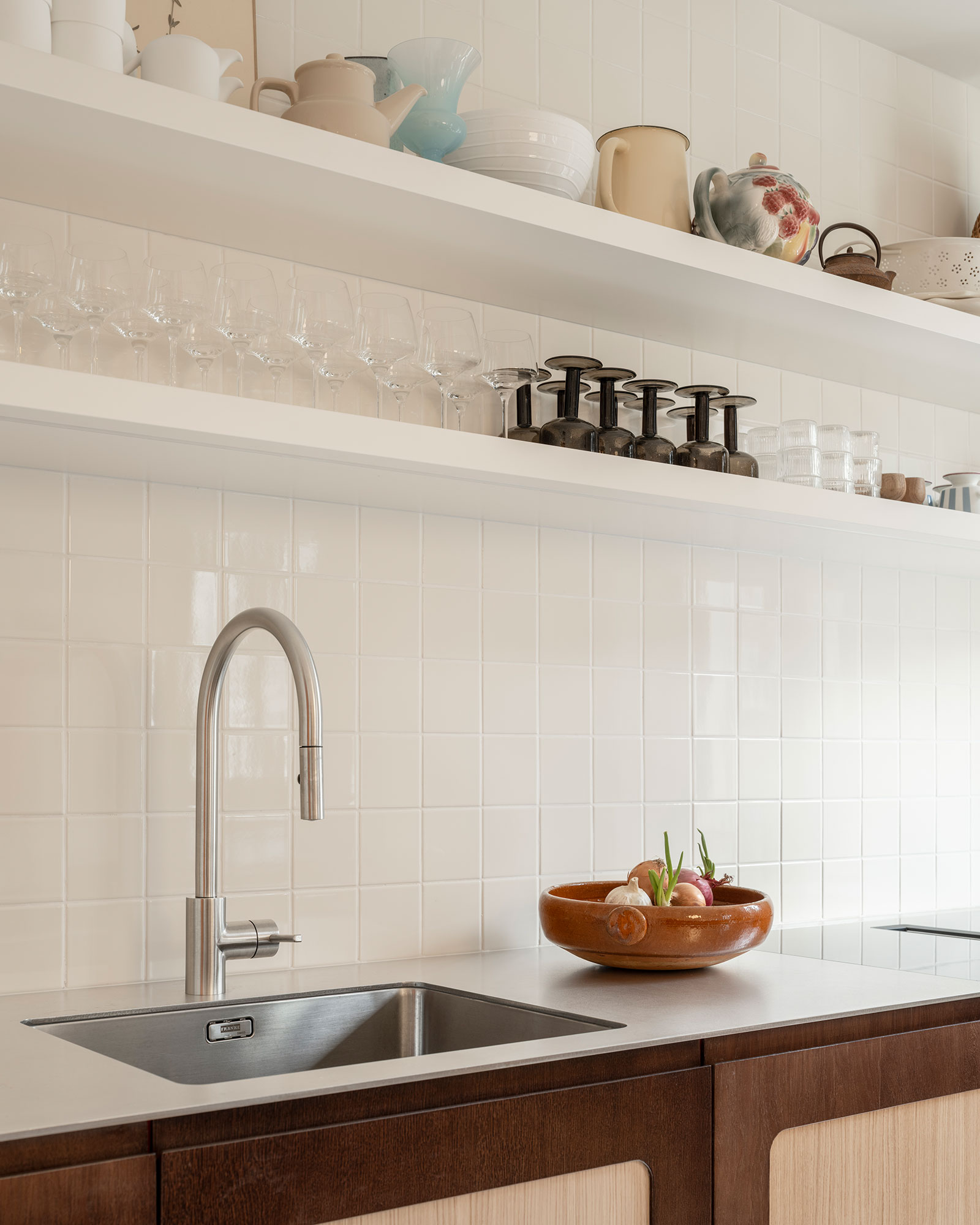 chez-rose_house_geneva-switzerland_interior-kitchen-detail.jpg