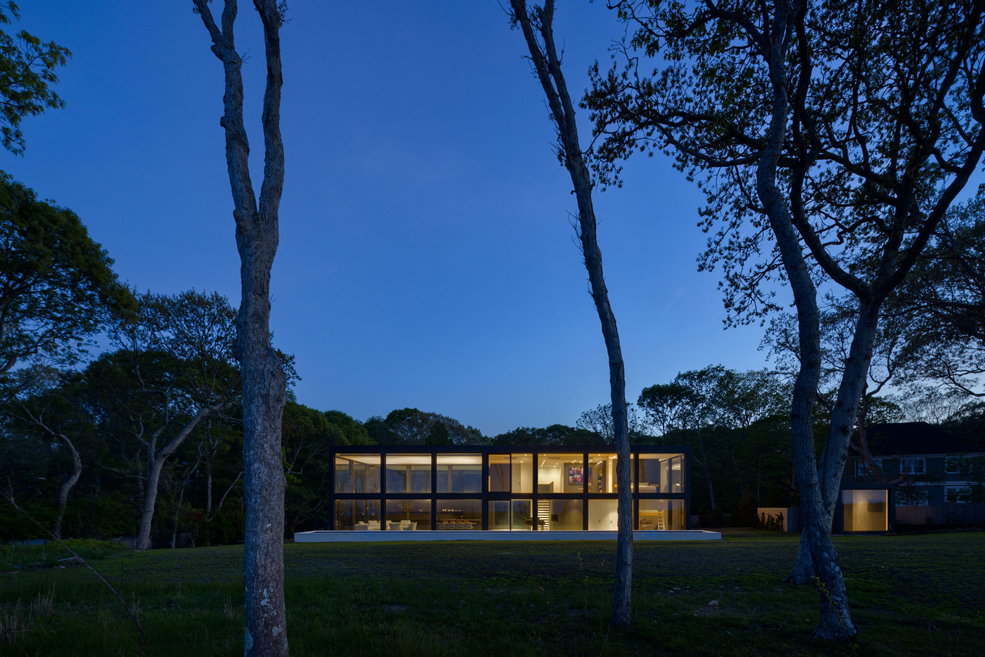 frame-house_house_new-york-usa_exterior-night.jpg