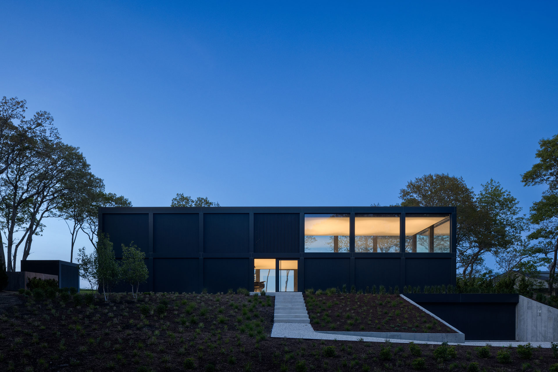 frame-house_house_new-york-usa_exterior-night-facade.jpg