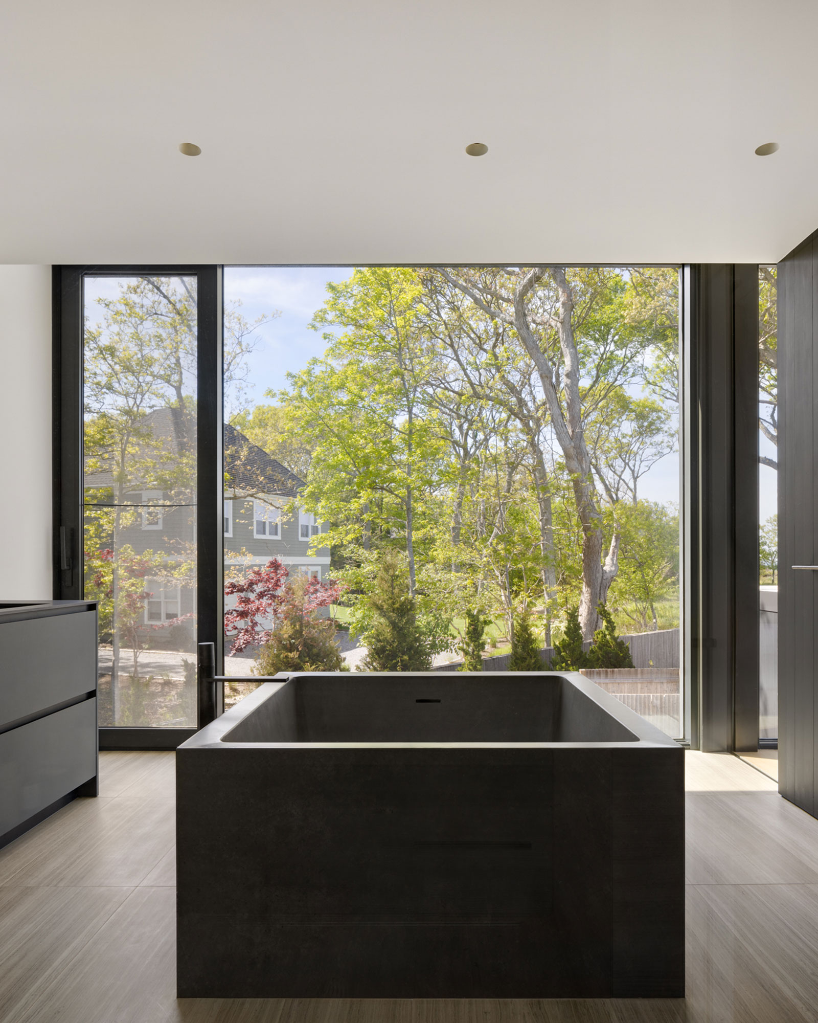 frame-house_house_new-york-usa_interior-bathroom-tub.jpg