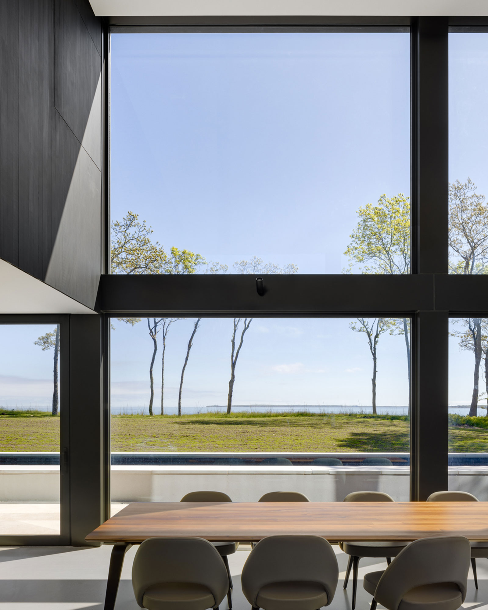 frame-house_house_new-york-usa_interior-table.jpg
