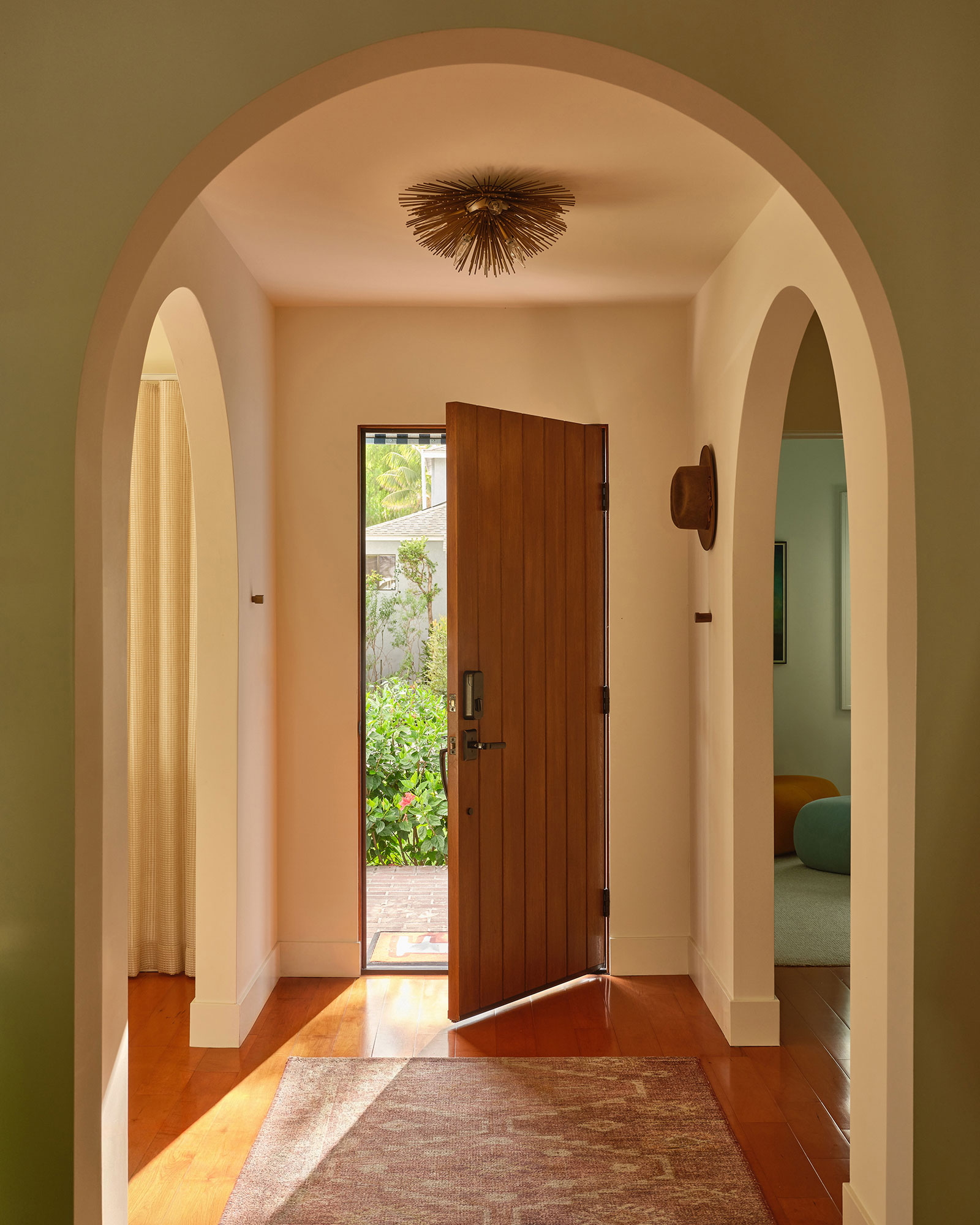 fay-house_house_california-usa_interior-door-entrance.jpg