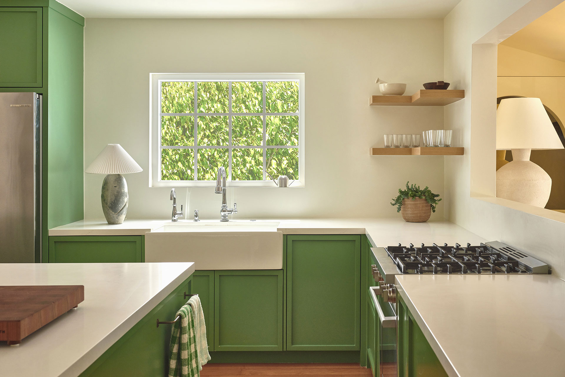 fay-house_house_california-usa_interior-kitchen-window.jpg
