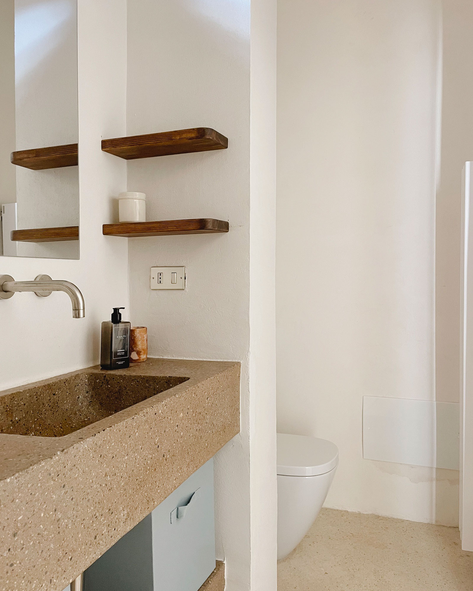 casa-trisolini-carovigno_townhouse_puglia-italy_interior-bathroom.jpg