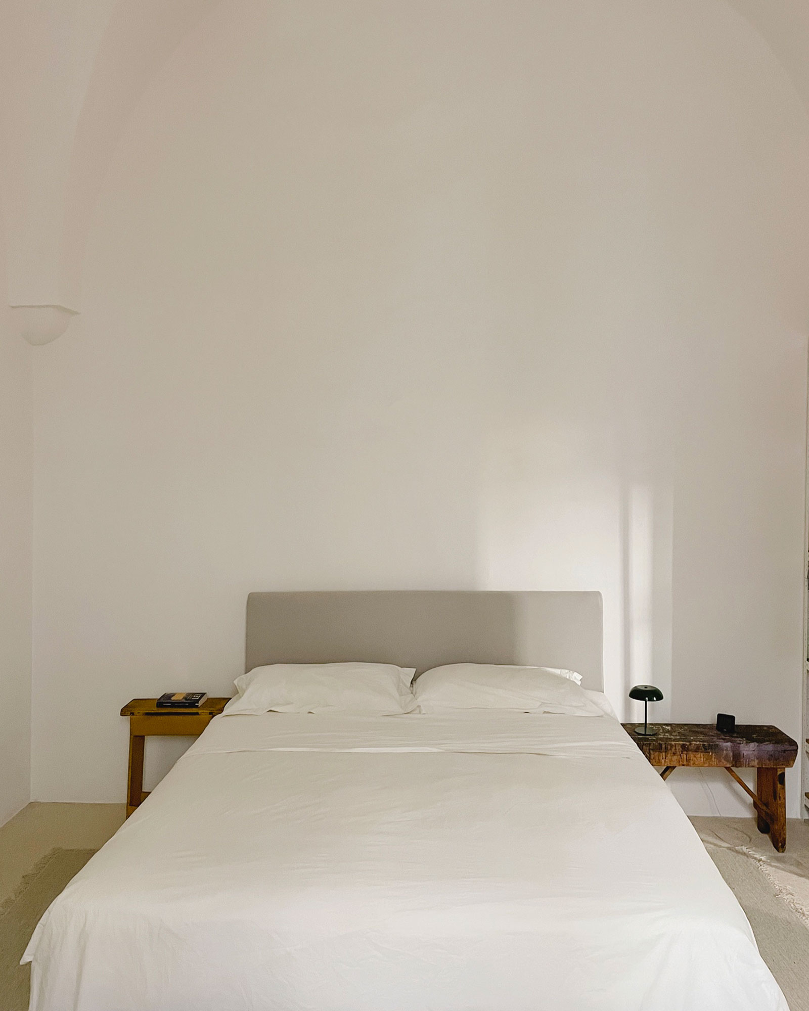 casa-trisolini-carovigno_townhouse_puglia-italy_interior-bedroom.jpg
