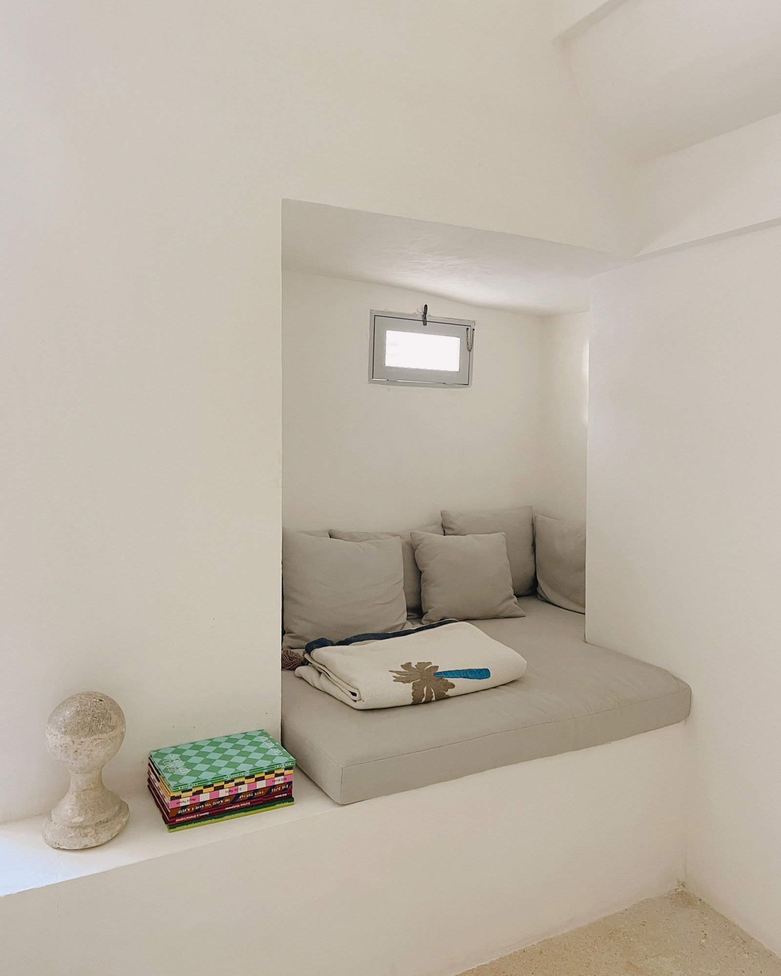 casa-trisolini-carovigno_townhouse_puglia-italy_interior-reading.jpg