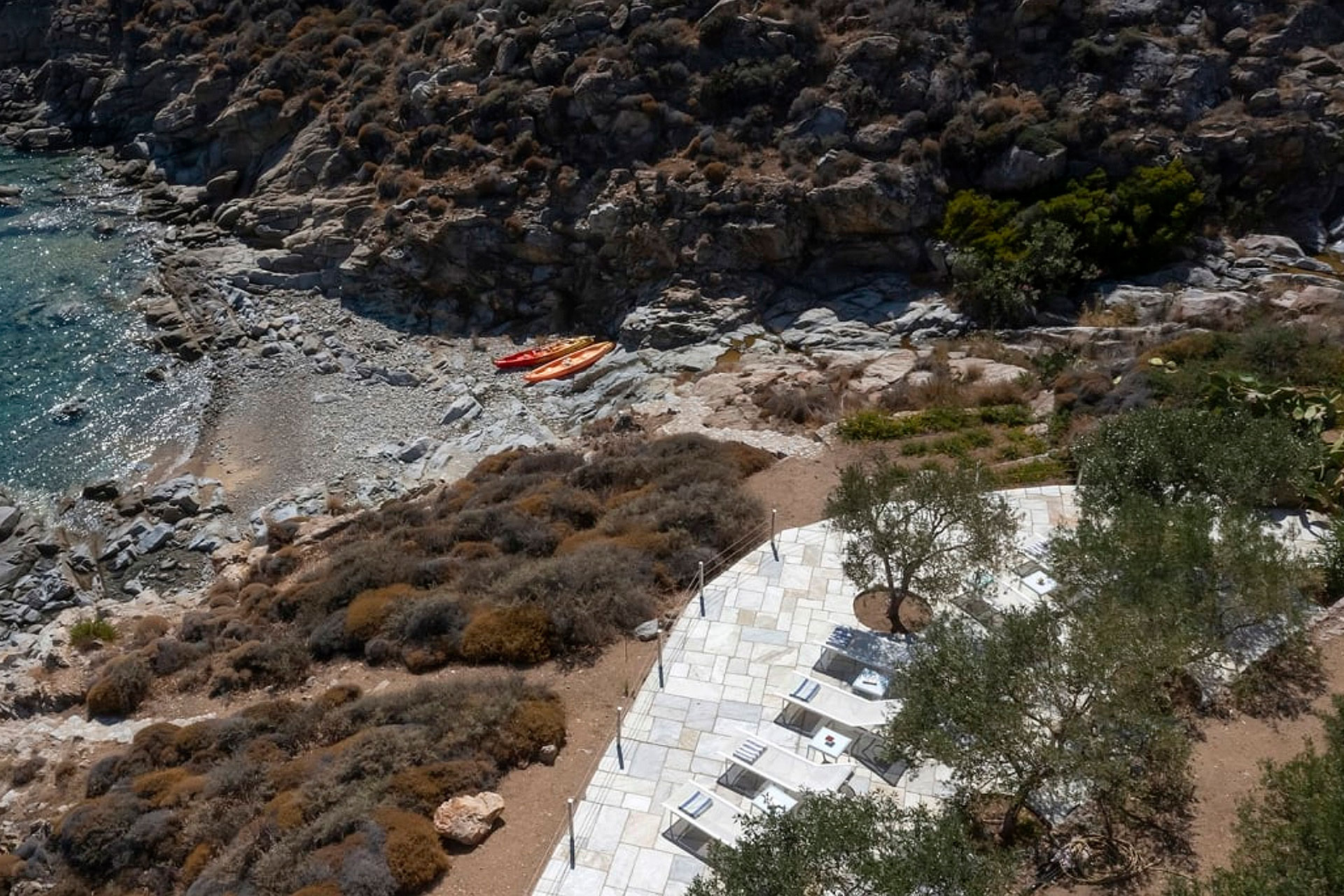 serifos-beach-front-villa_villa_cyclades-greece_exterior-drone-design.jpg
