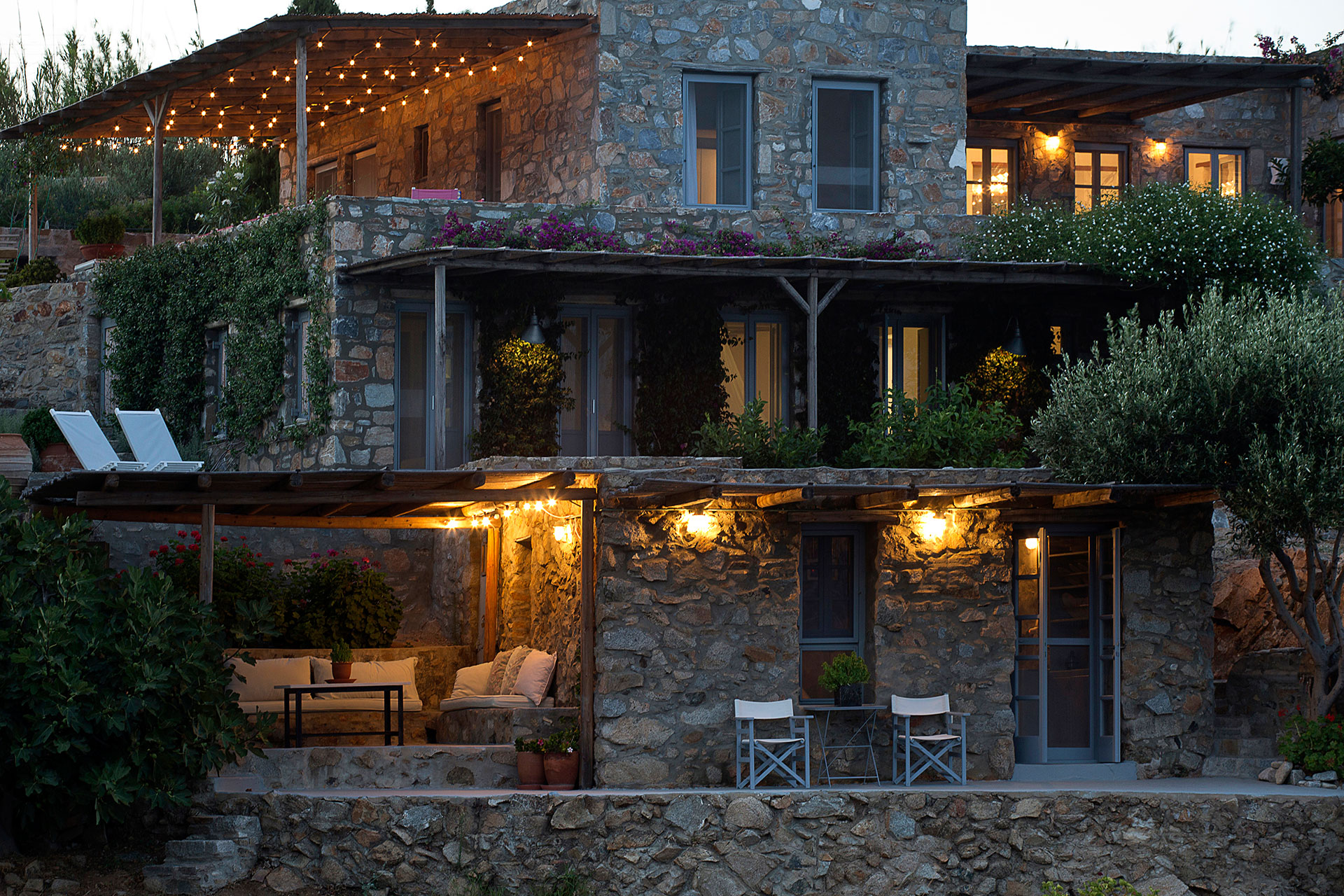 serifos-beach-front-villa_villa_cyclades-greece_exterior-night.jpg
