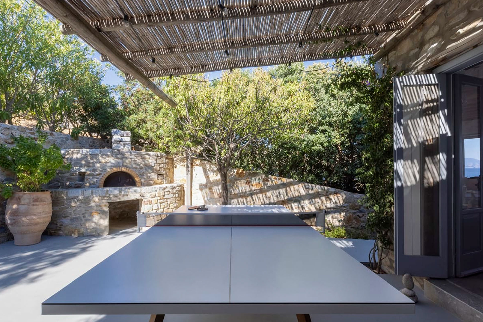 serifos-beach-front-villa_villa_cyclades-greece_exterior-pingpong.jpg