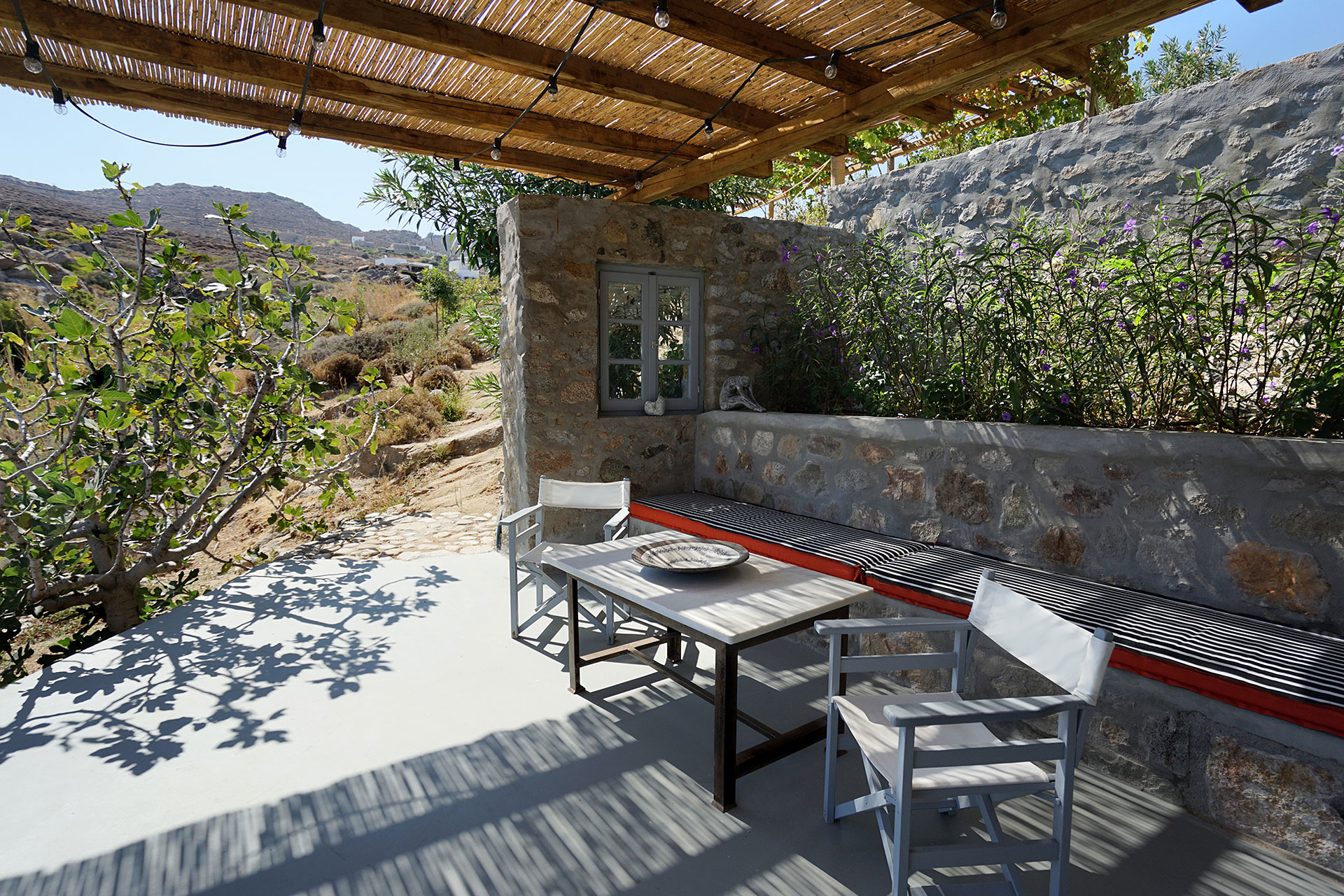 serifos-beach-front-villa_villa_cyclades-greece_exterior-seating.jpg