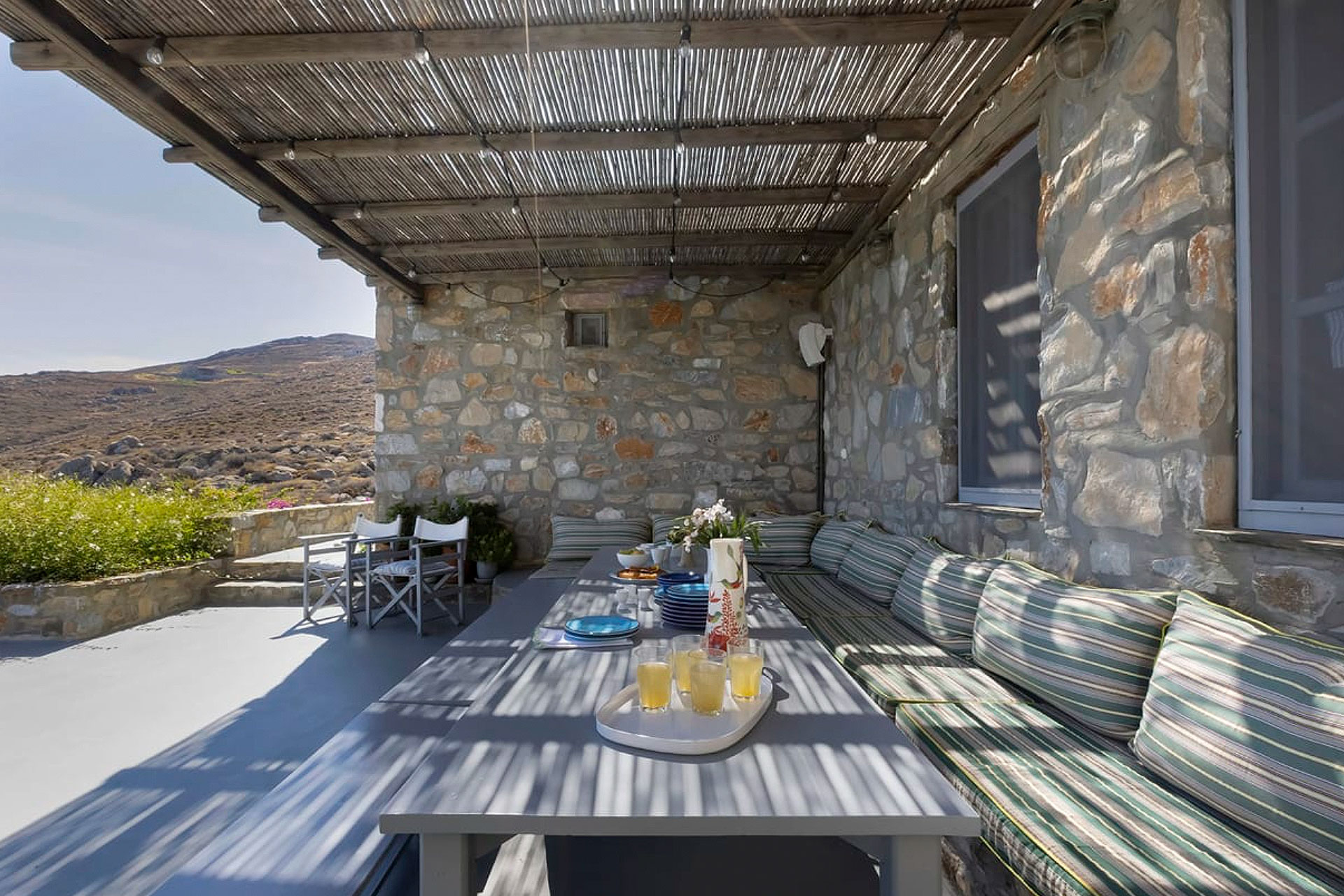serifos-beach-front-villa_villa_cyclades-greece_exterior-space.jpg