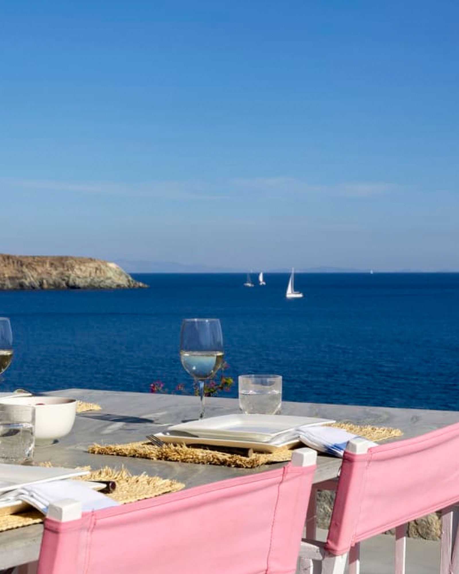 serifos-beach-front-villa_villa_cyclades-greece_exterior-table-view.jpg