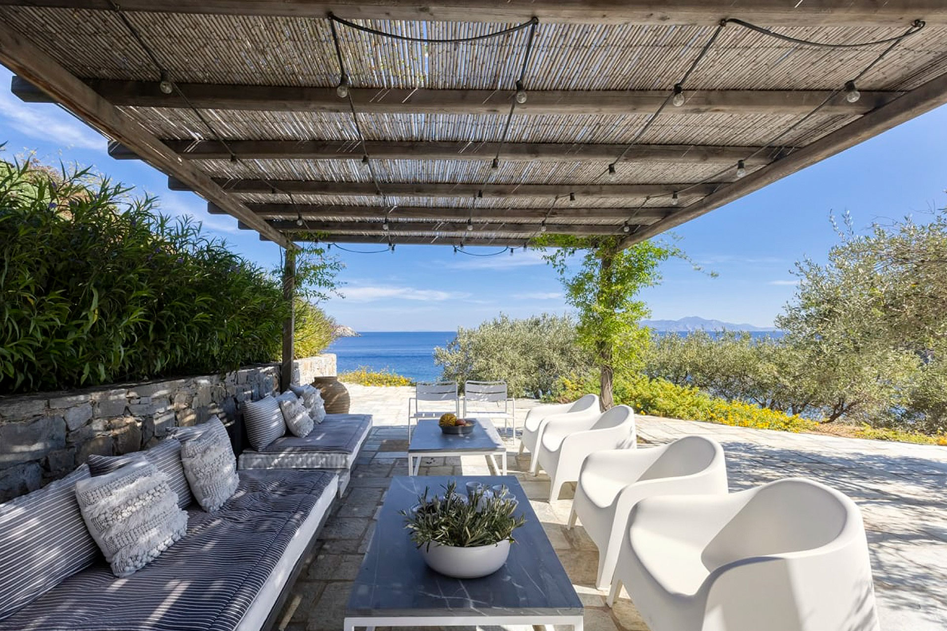 serifos-beach-front-villa_villa_cyclades-greece_exterior-terrace.jpg
