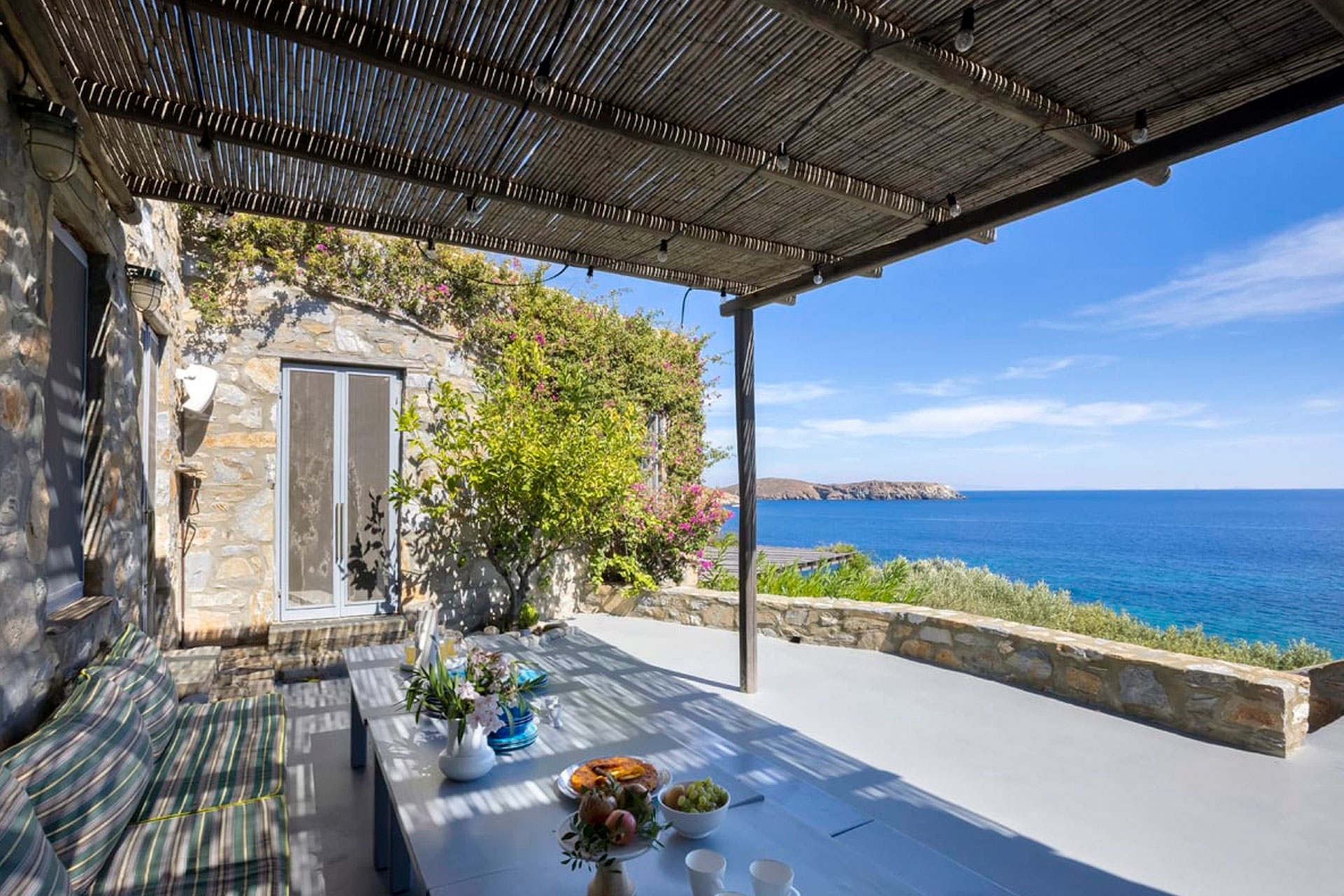 serifos-beach-front-villa_villa_cyclades-greece_exterior-terrace-view.jpg
