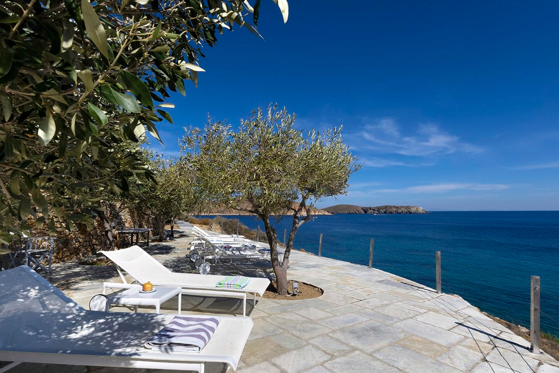 serifos-beach-front-villa_villa_cyclades-greece_exterior-view.jpg