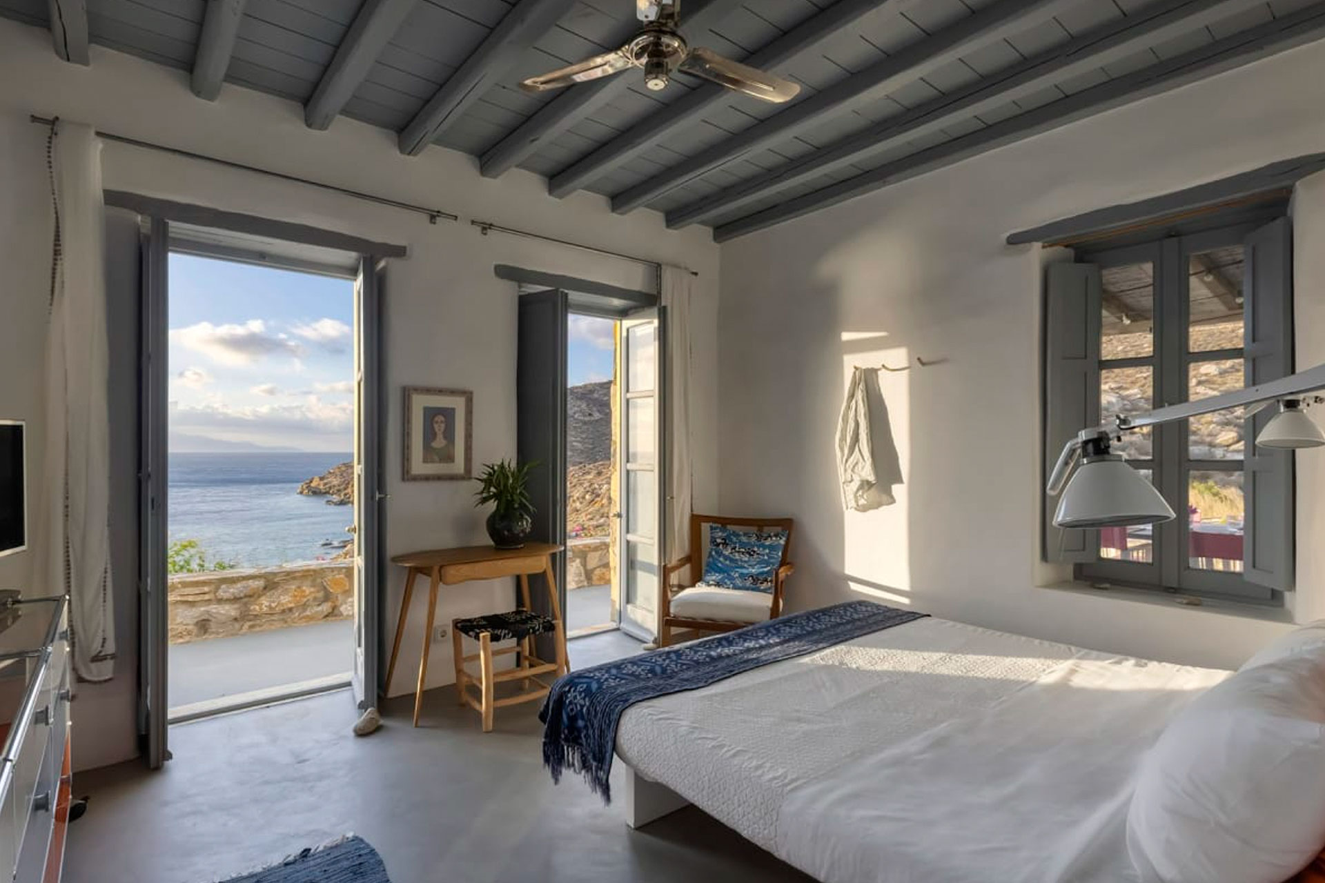 serifos-beach-front-villa_villa_cyclades-greece_interior-bedroom.jpg