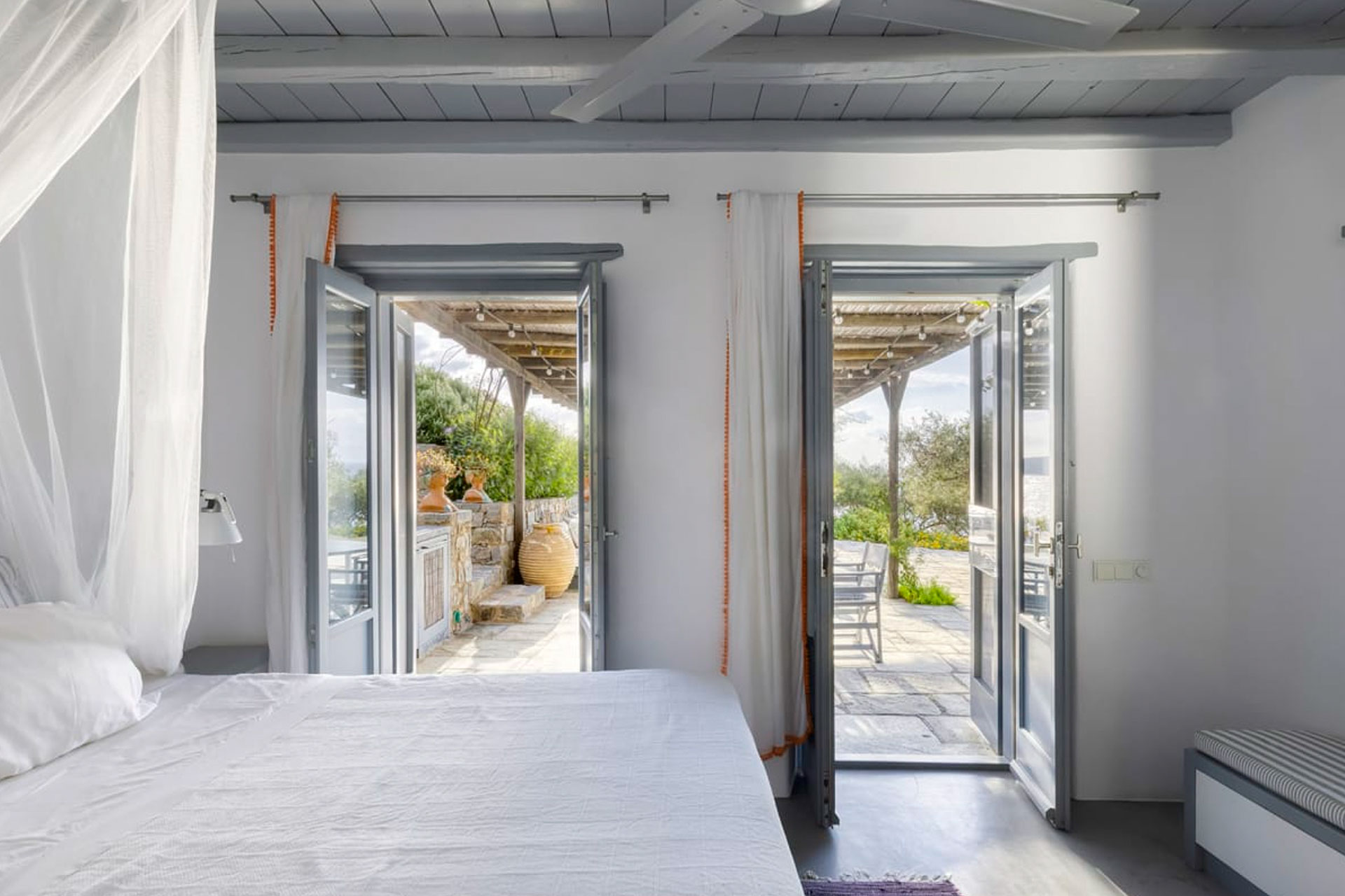 serifos-beach-front-villa_villa_cyclades-greece_interior-bedroom-view.jpg