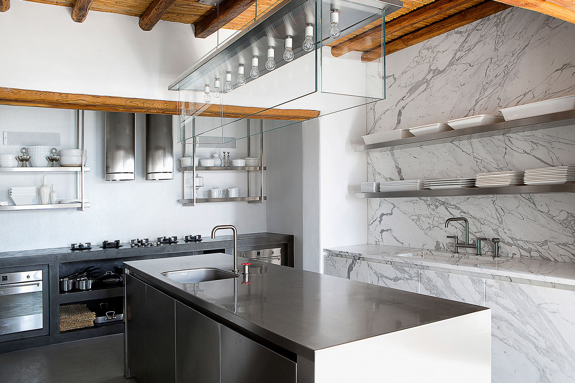 serifos-beach-front-villa_villa_cyclades-greece_interior-kitchen.jpg