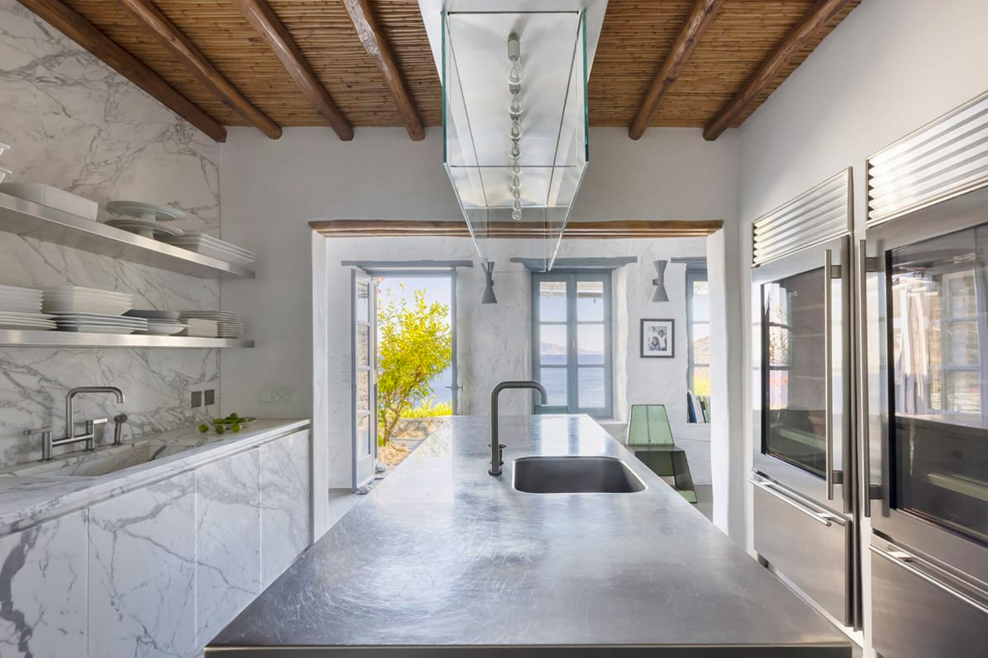 serifos-beach-front-villa_villa_cyclades-greece_interior-kitchen-space-design.jpg