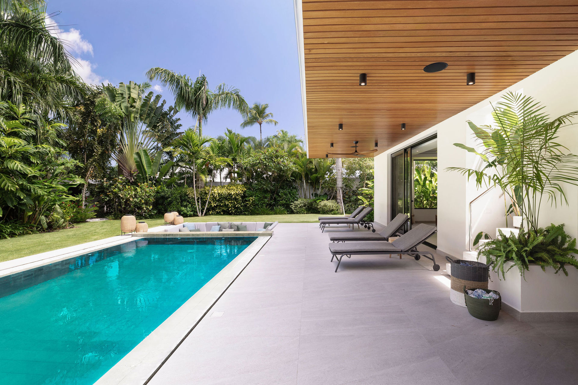 la-felicita_villa_semana-dominican-republic_exterior-pool.jpg