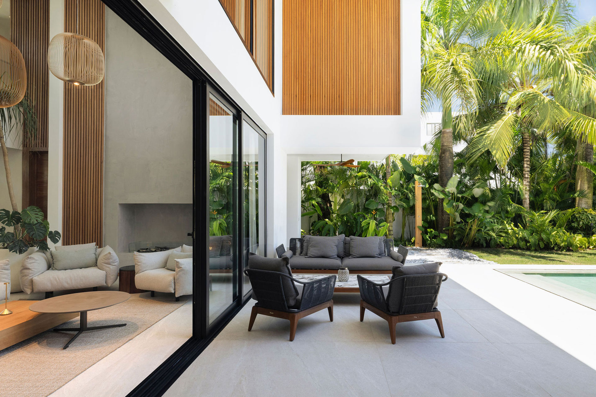 la-felicita_villa_semana-dominican-republic_exterior-terrace.jpg