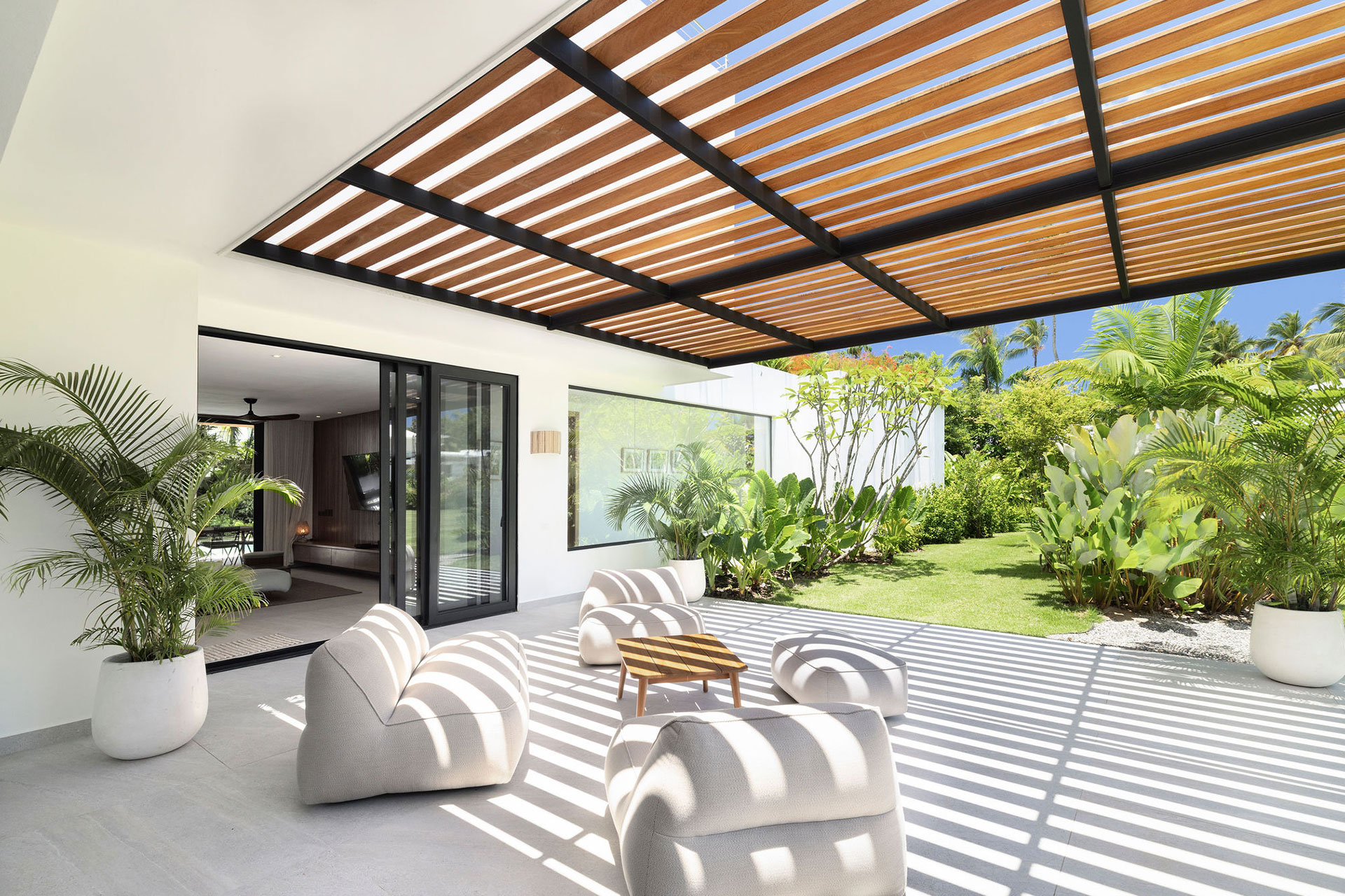 la-felicita_villa_semana-dominican-republic_exterior-terrace-design.jpg