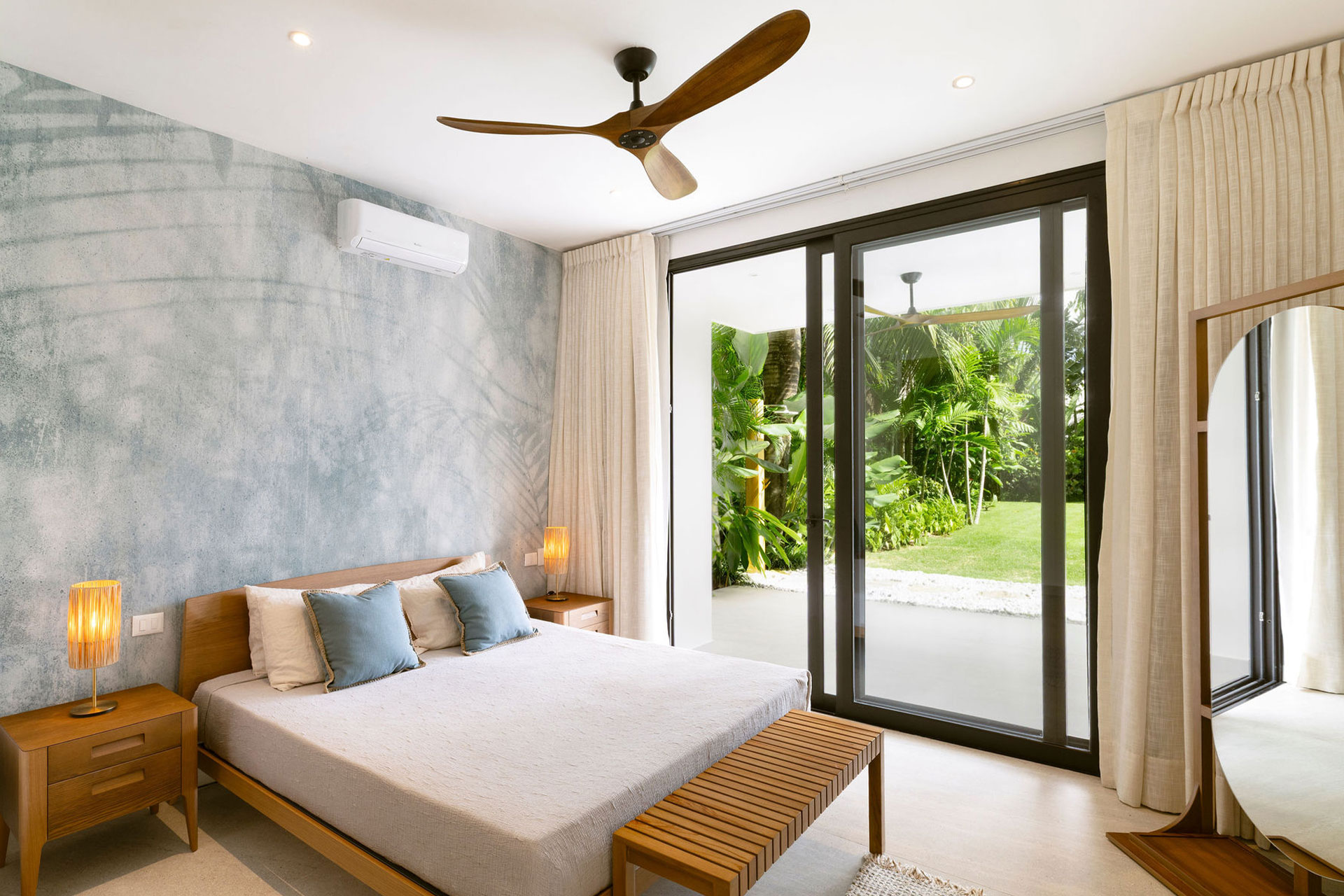 la-felicita_villa_semana-dominican-republic_interior-bedroom.jpg
