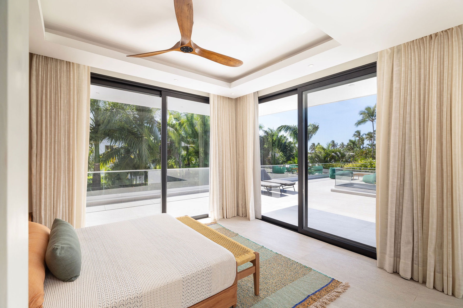 la-felicita_villa_semana-dominican-republic_interior-bedroom-windows.jpg