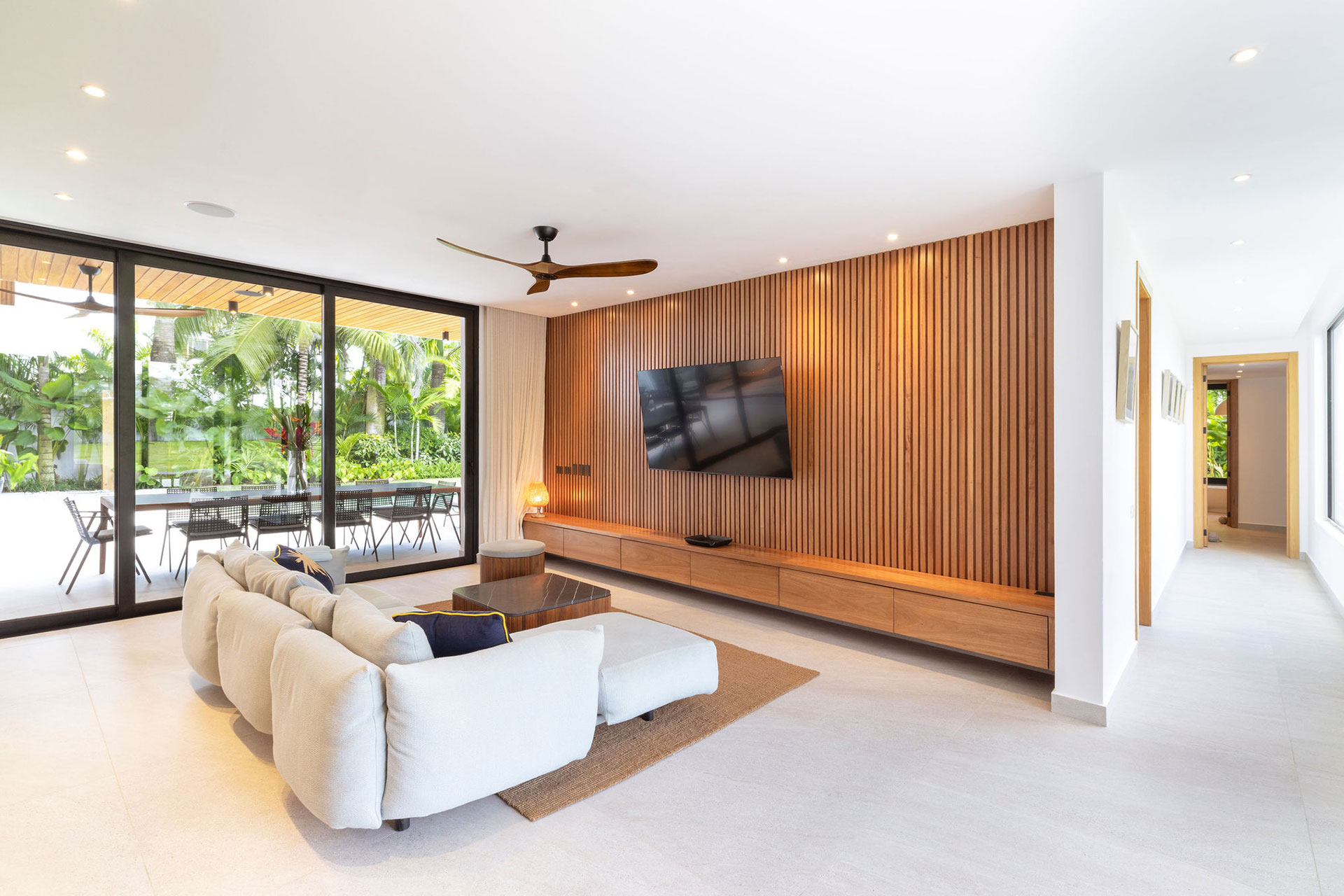 la-felicita_villa_semana-dominican-republic_interior-tv-room.jpg