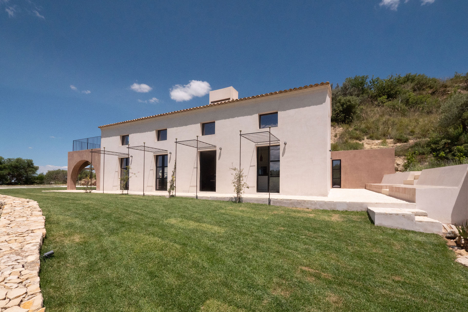 chaza-occhipinti-casa-grande_house_sicily-italy_exterior-facade.jpg